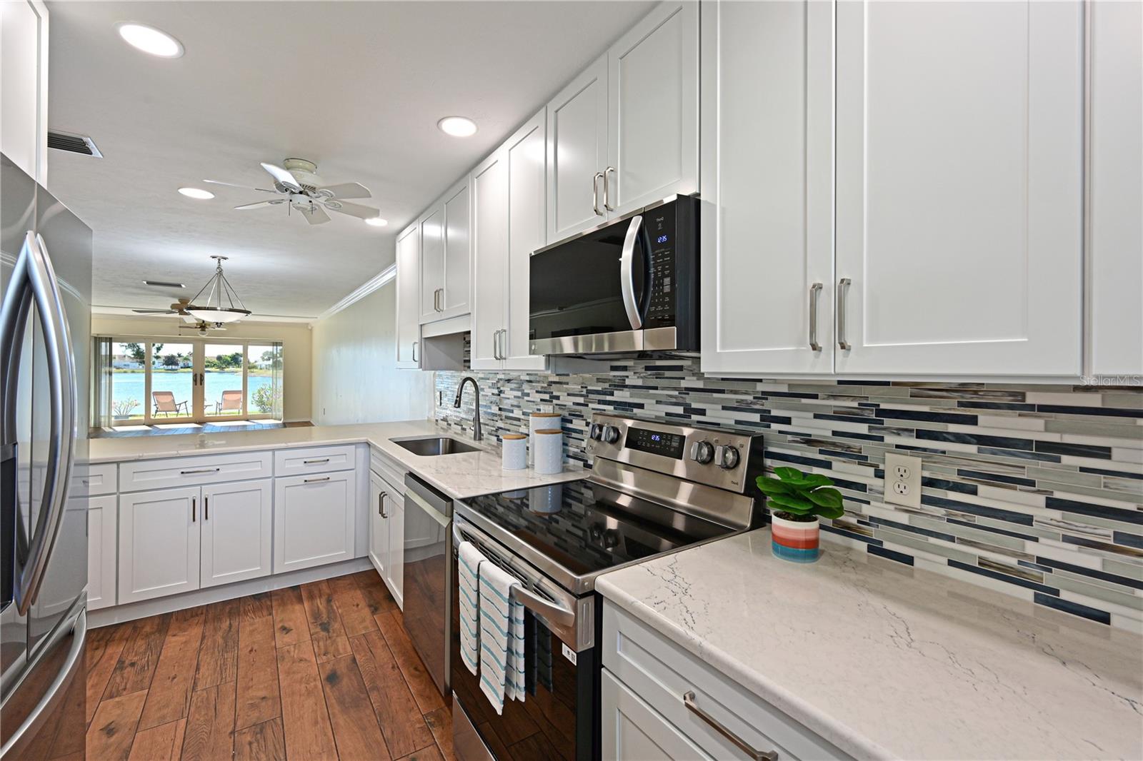 9512 COLONIAL DR, BRADENTON, FL, 34210