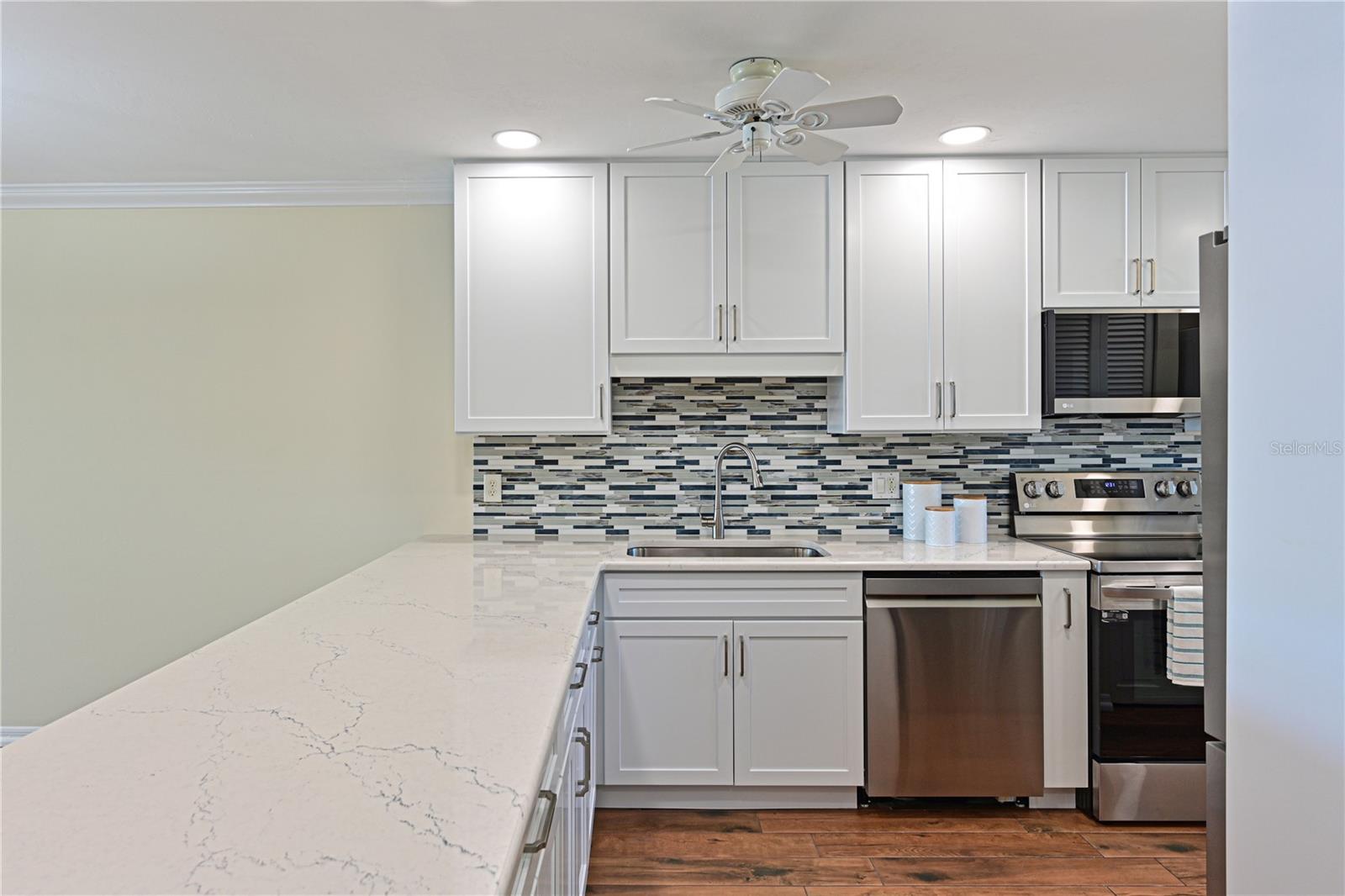 9512 COLONIAL DR, BRADENTON, FL, 34210