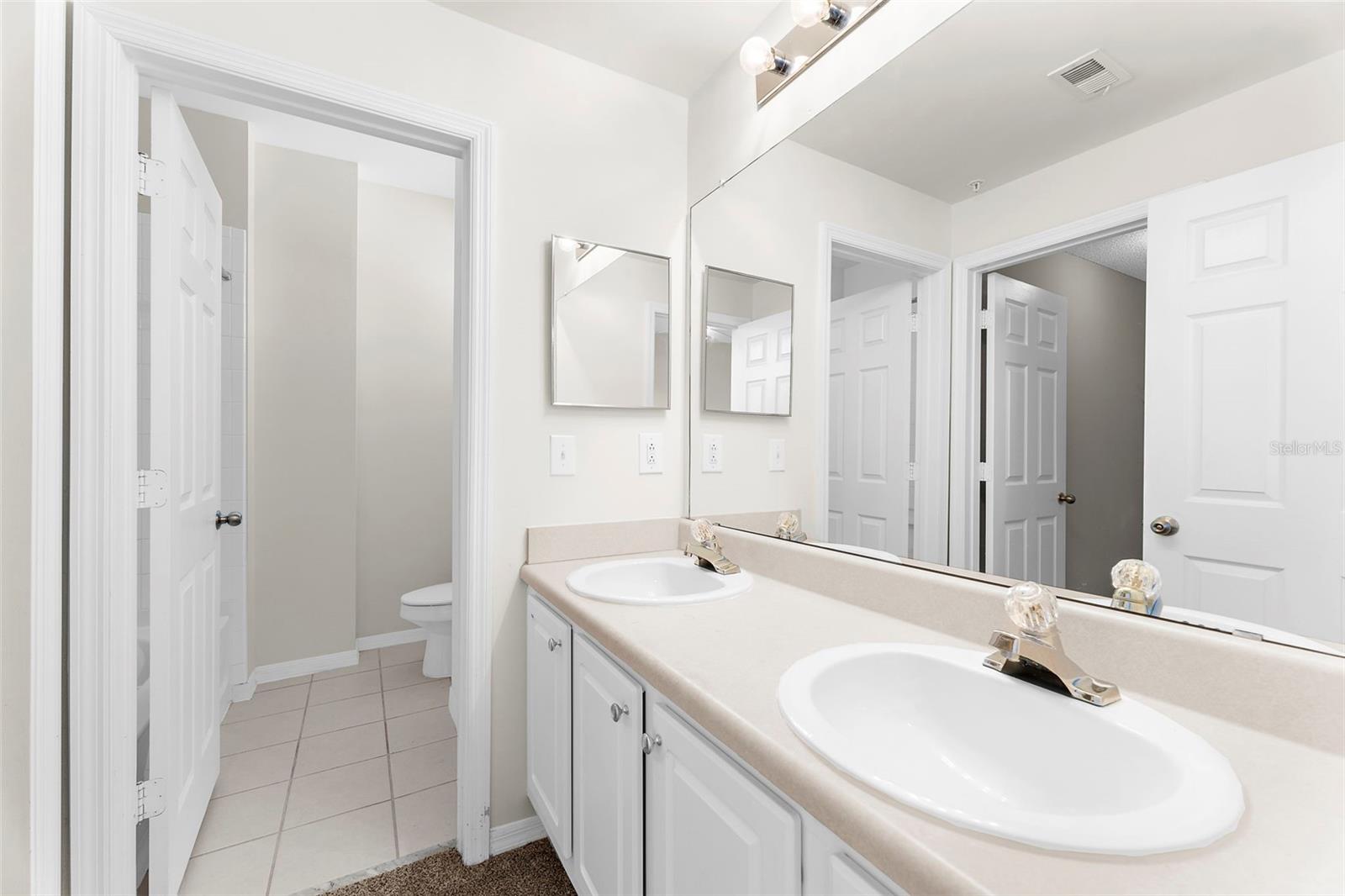 5001 BARALDI CIR #22-211, SARASOTA, FL, 34235