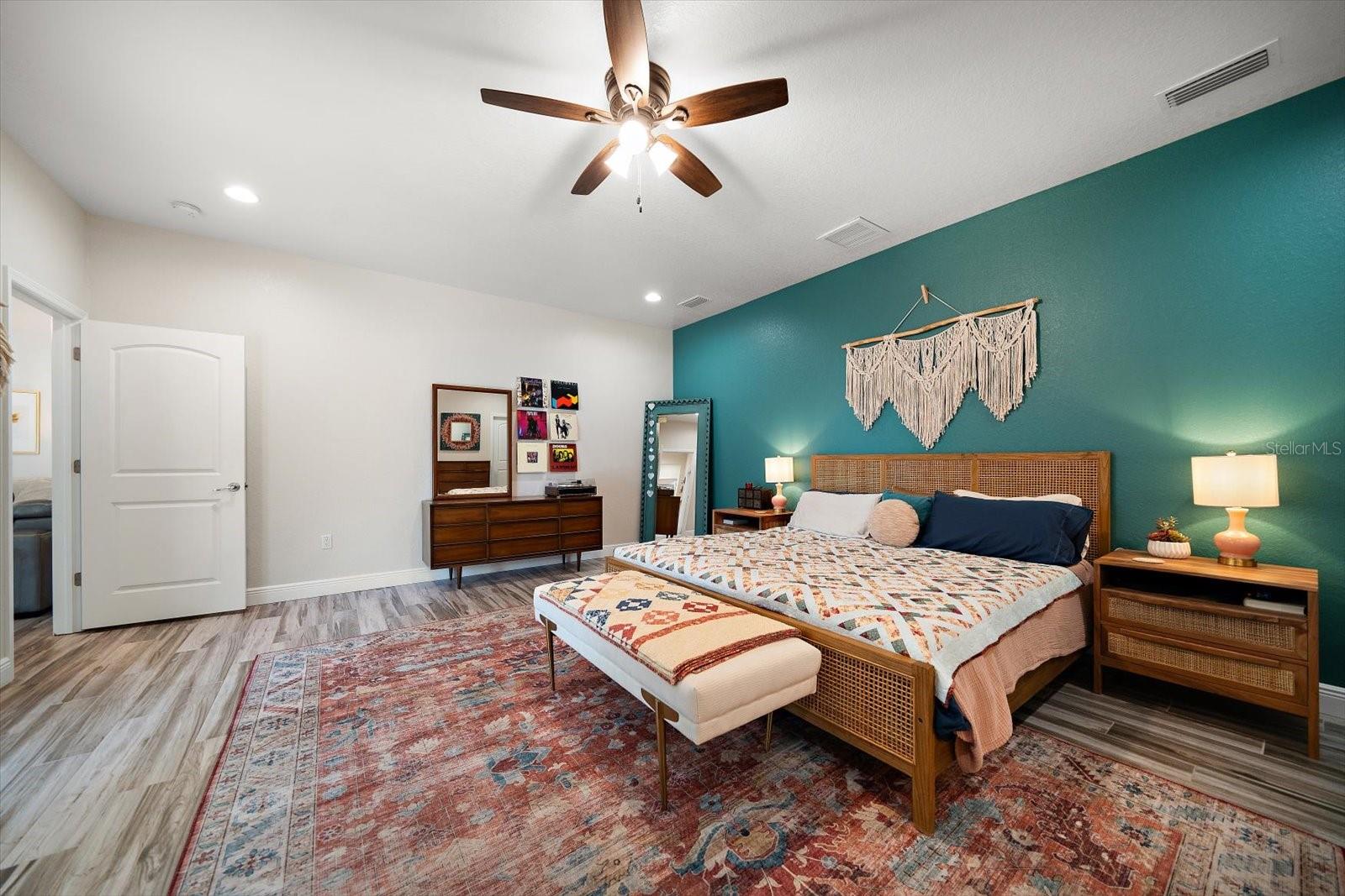 560 CLEARWATER LARGO RD S, LARGO, FL, 33770