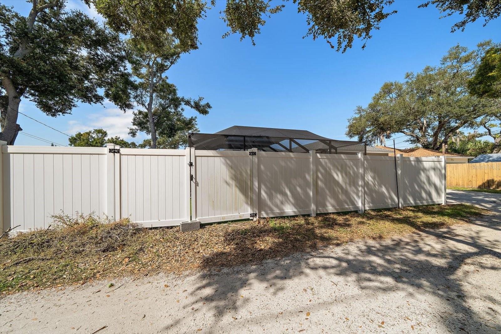 560 CLEARWATER LARGO RD S, LARGO, FL, 33770