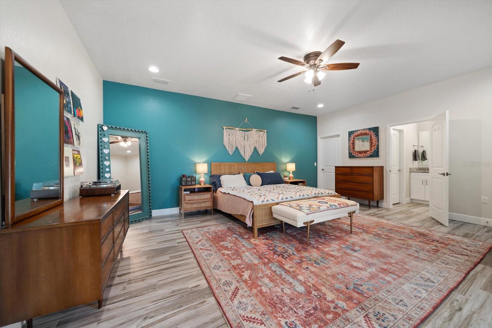 560 CLEARWATER LARGO RD S, LARGO, FL, 33770