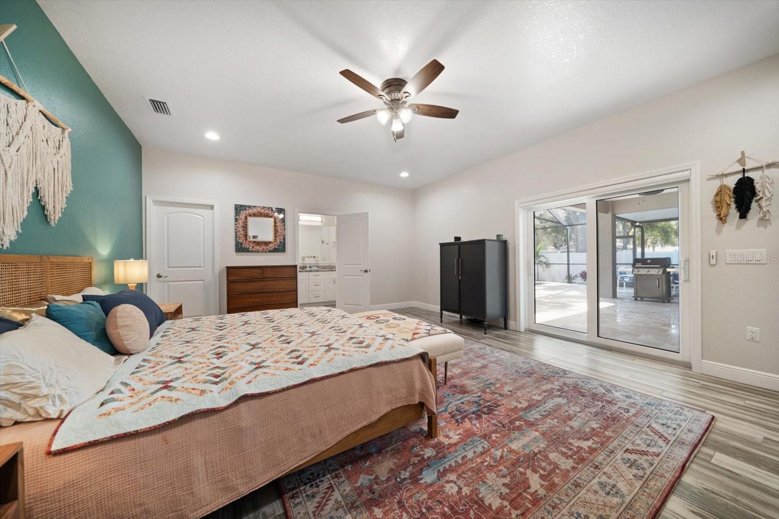 560 CLEARWATER LARGO RD S, LARGO, FL, 33770