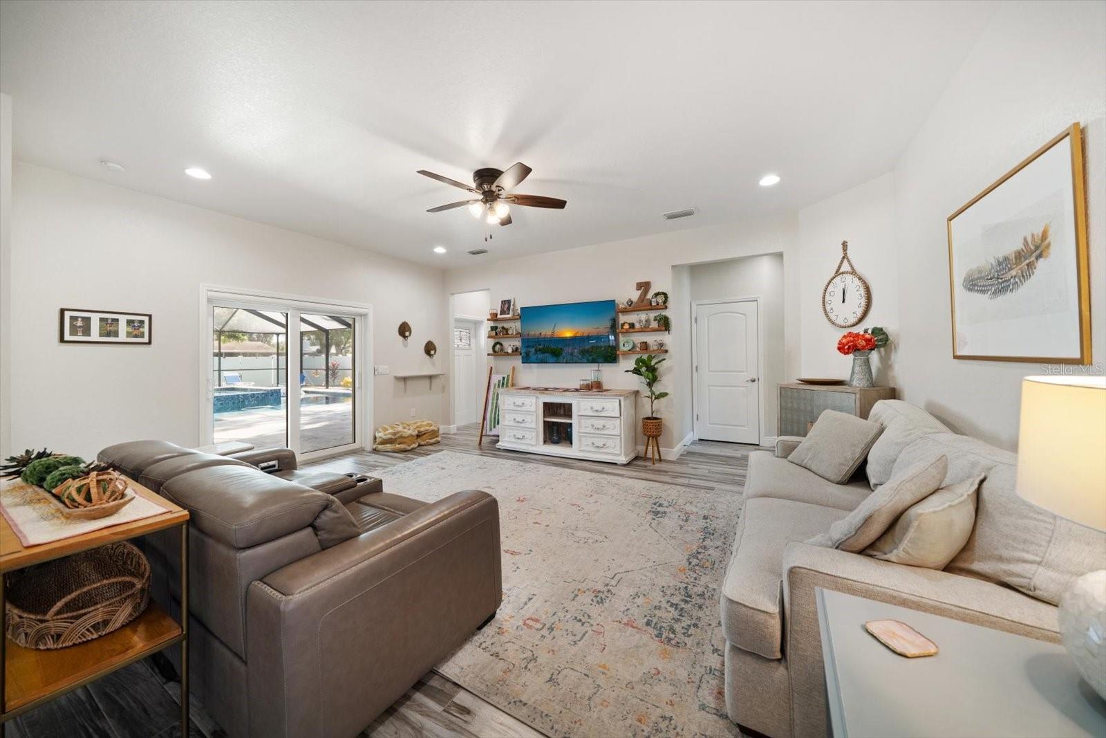 560 CLEARWATER LARGO RD S, LARGO, FL, 33770