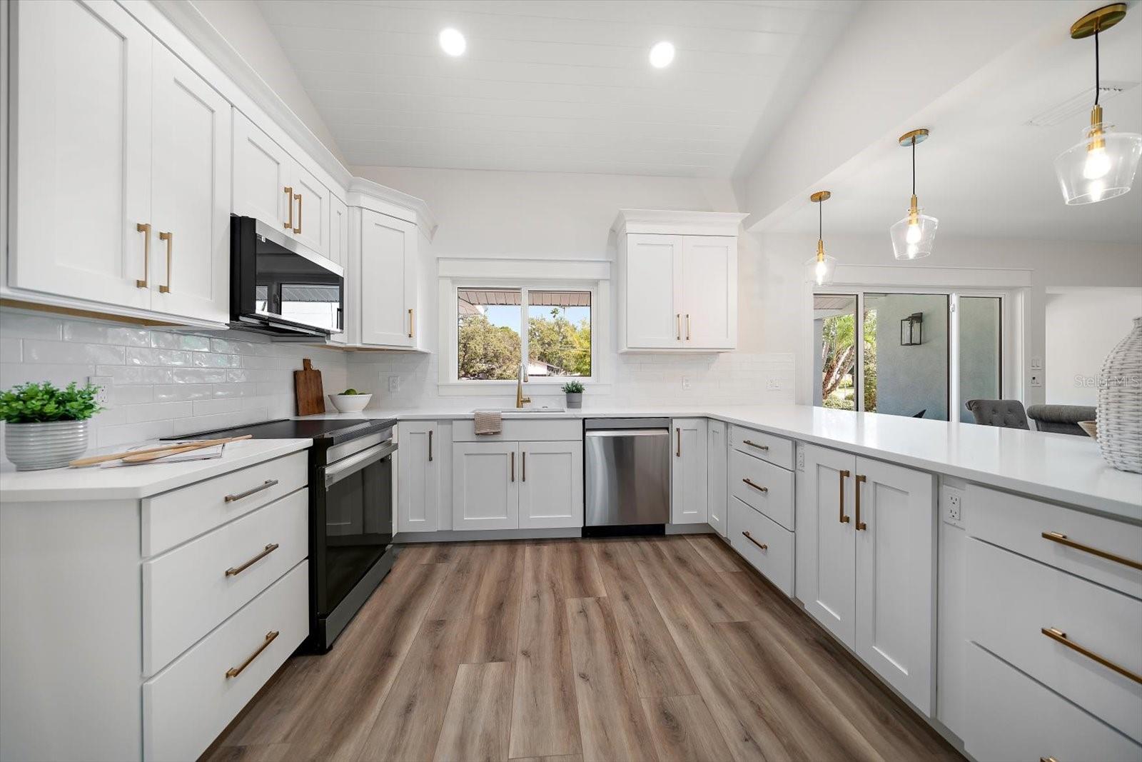 503 POINSETTIA RD, BELLEAIR, FL, 33756