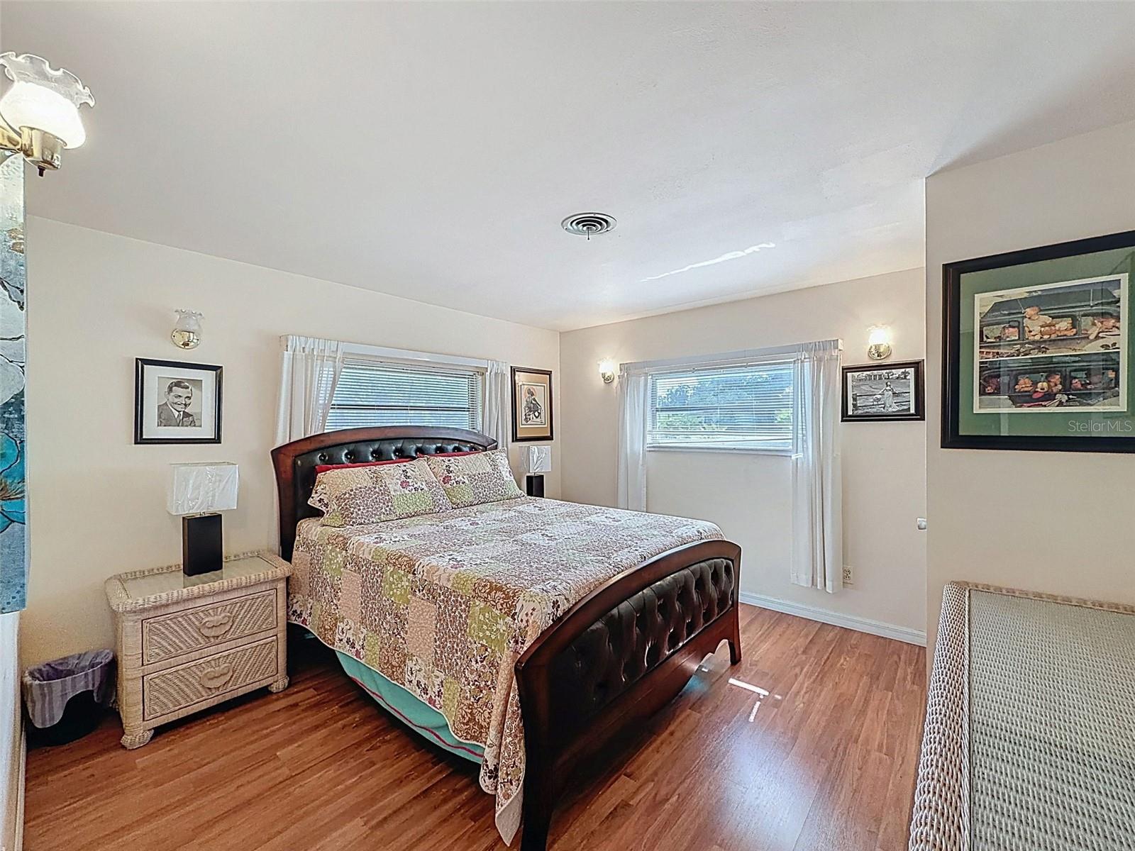 L4956822 Property Photo