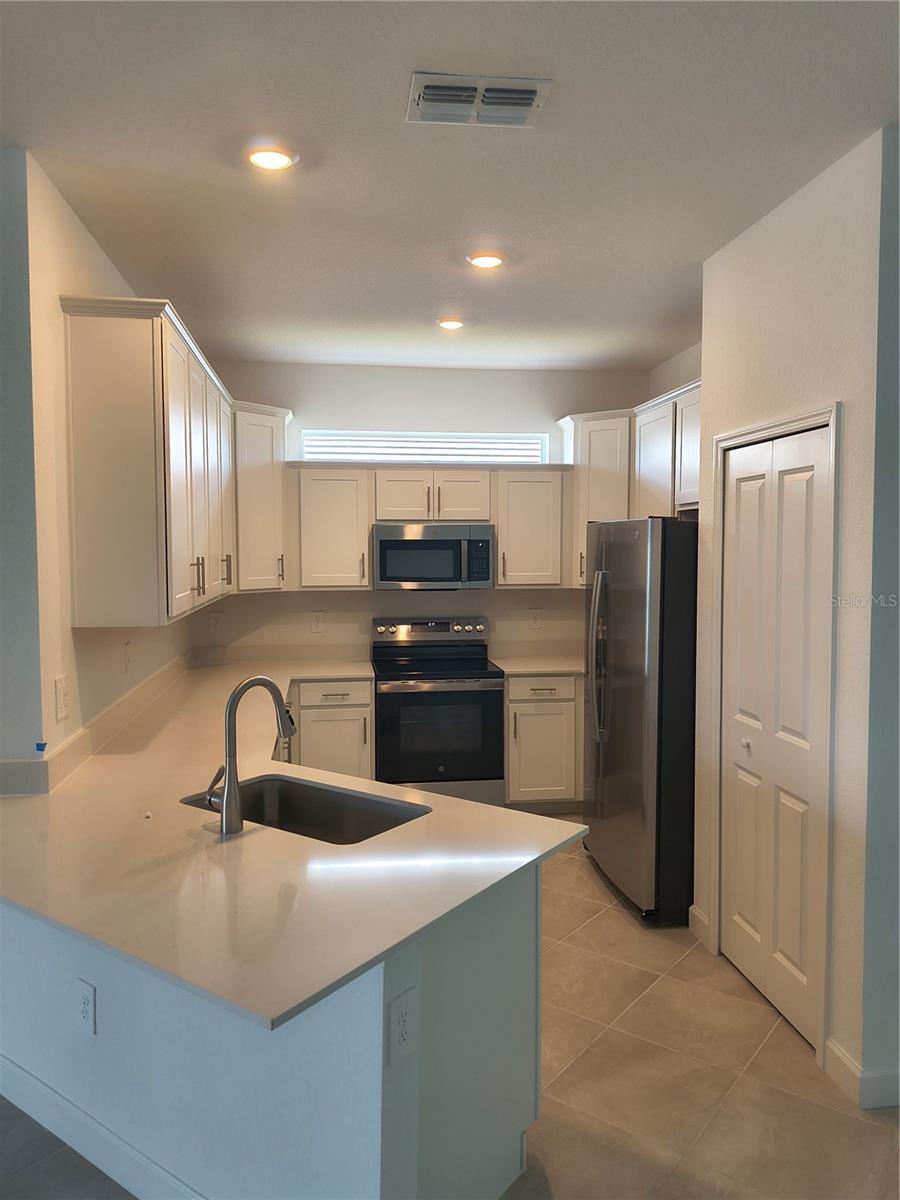 8225 SHORE LAKE DR, ENGLEWOOD, FL, 34224