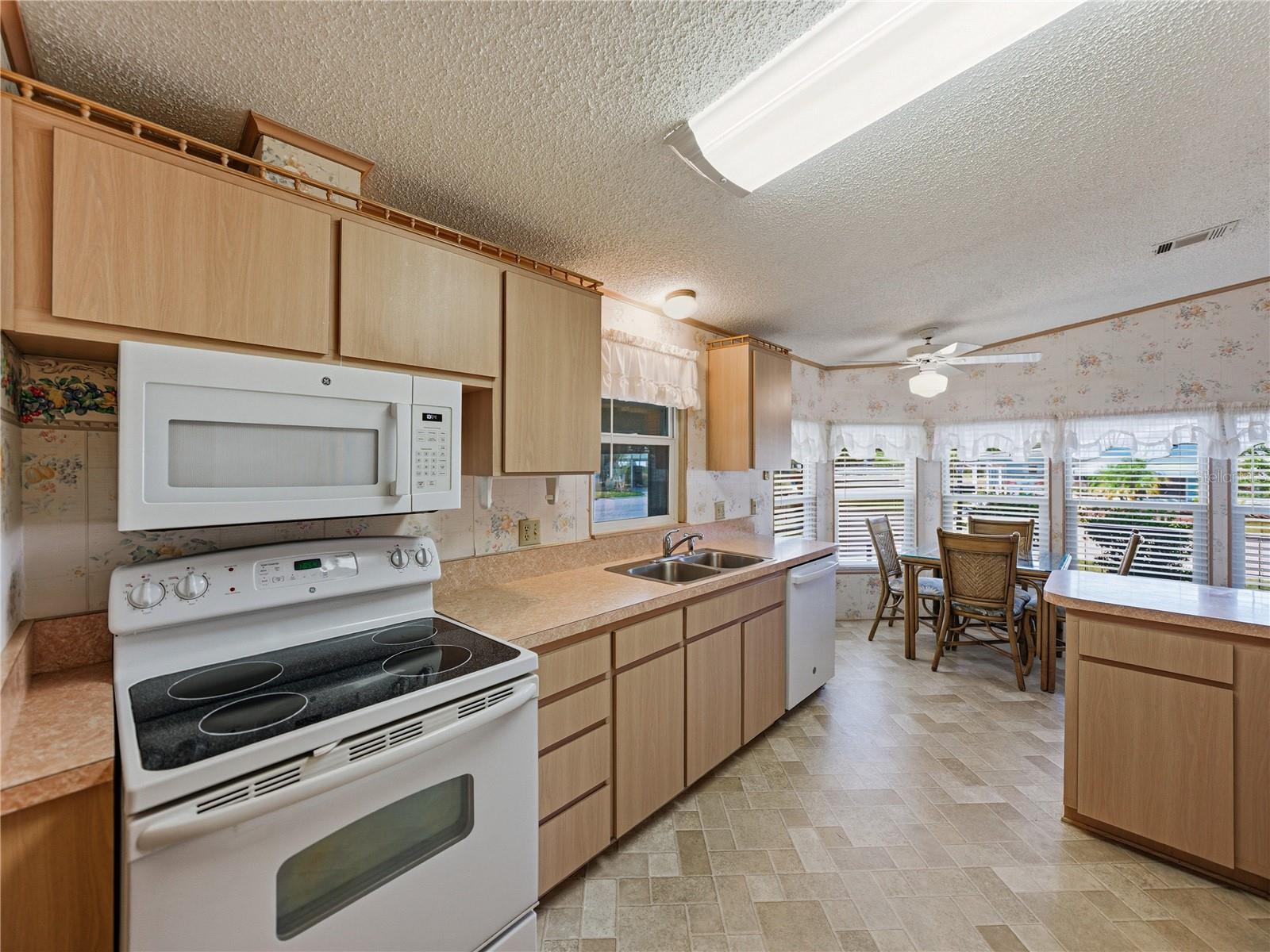 3822 DAMIAN DR, ZEPHYRHILLS, FL, 33541