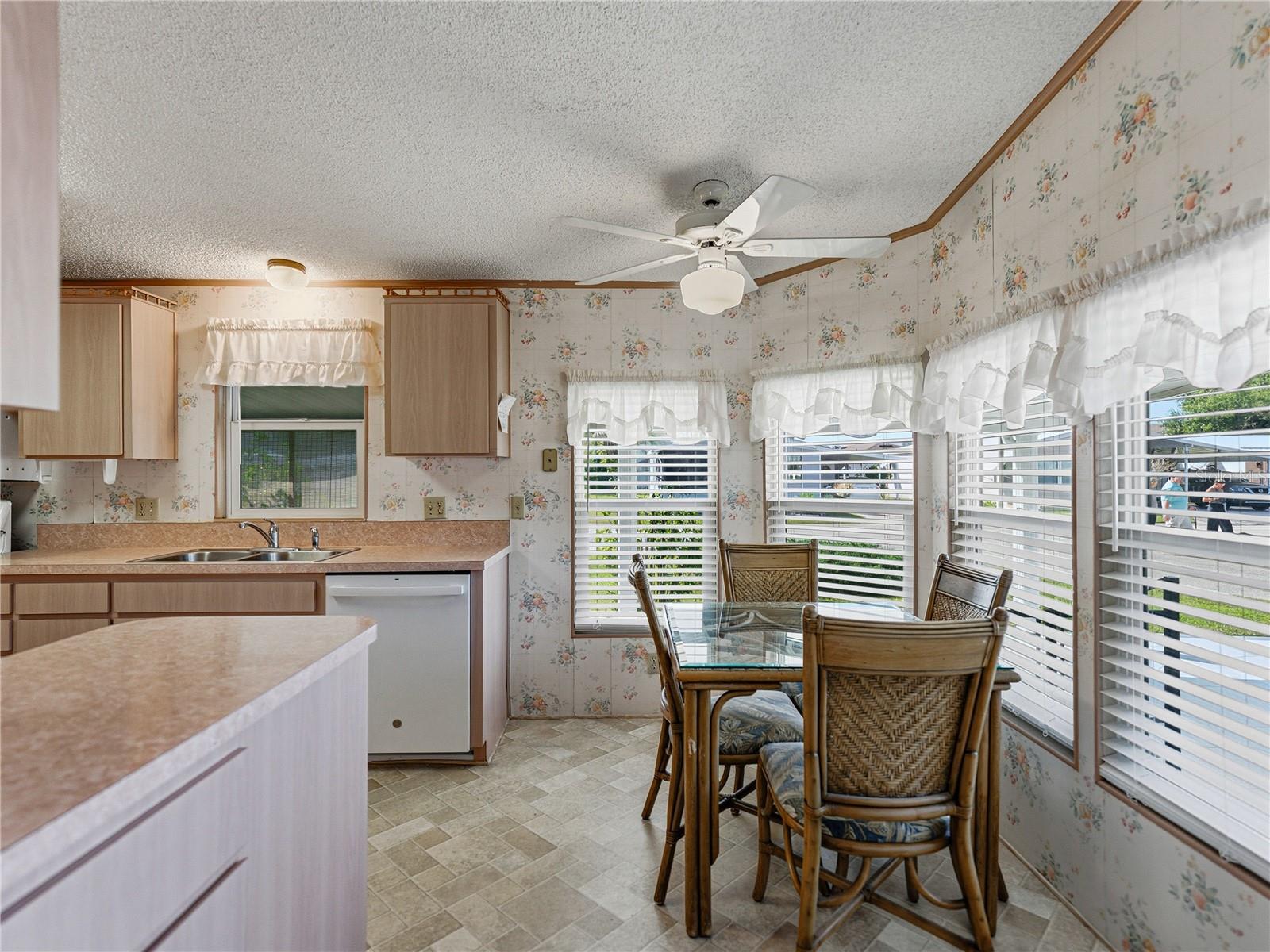 3822 DAMIAN DR, ZEPHYRHILLS, FL, 33541