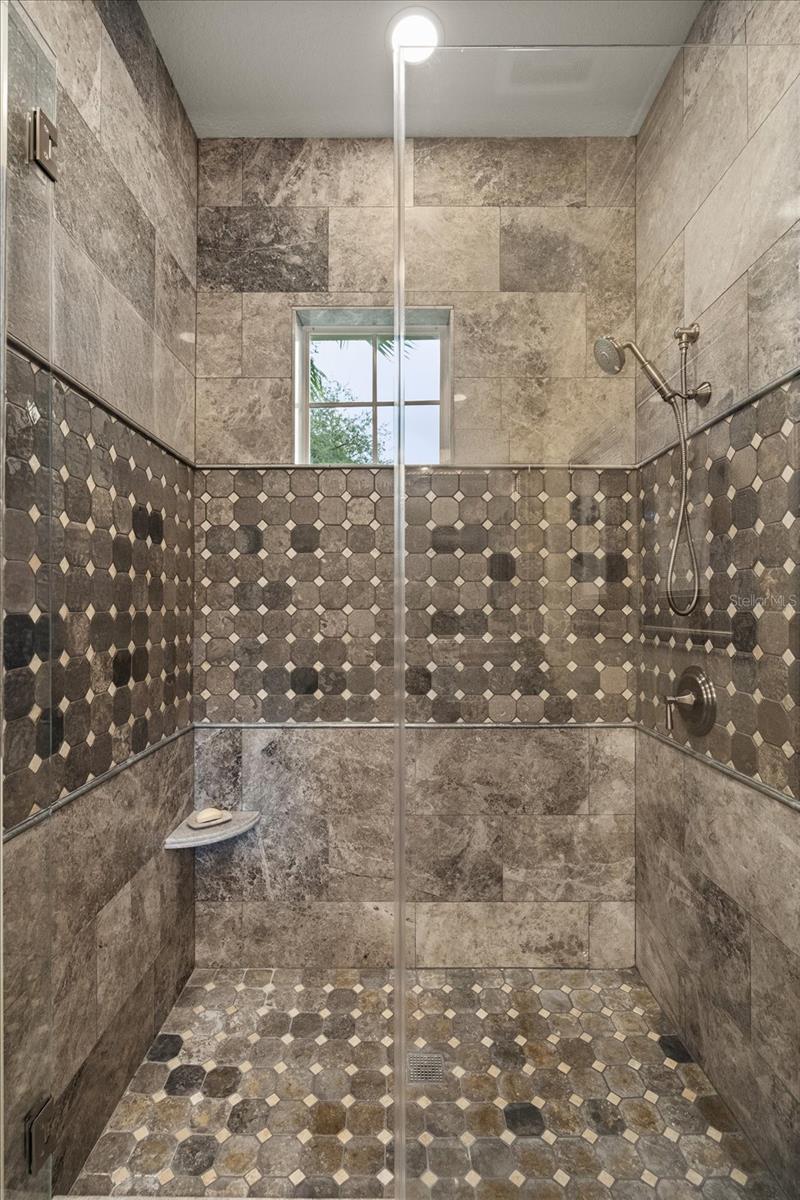 W7880161 Property Photo