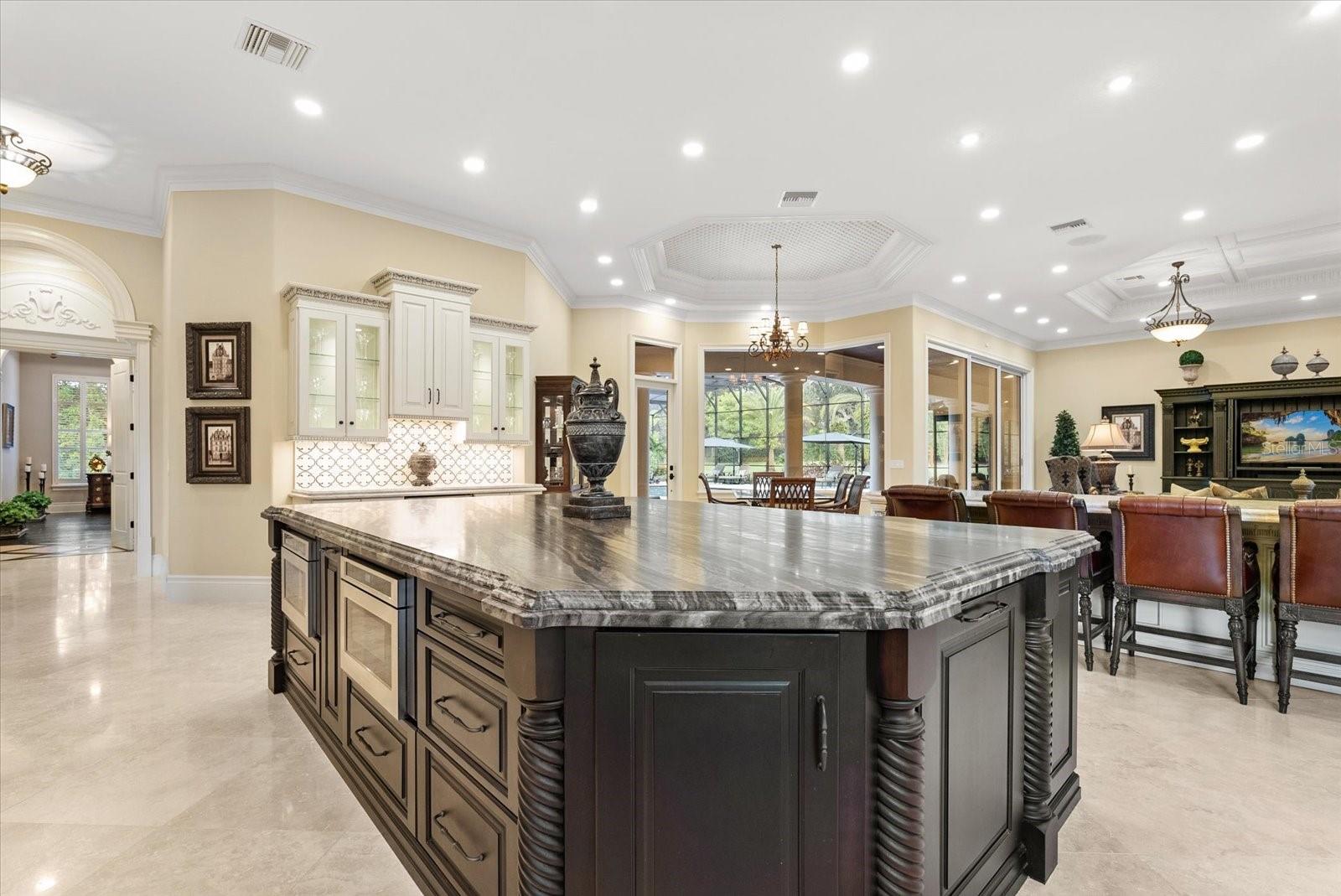 W7880161 Property Photo