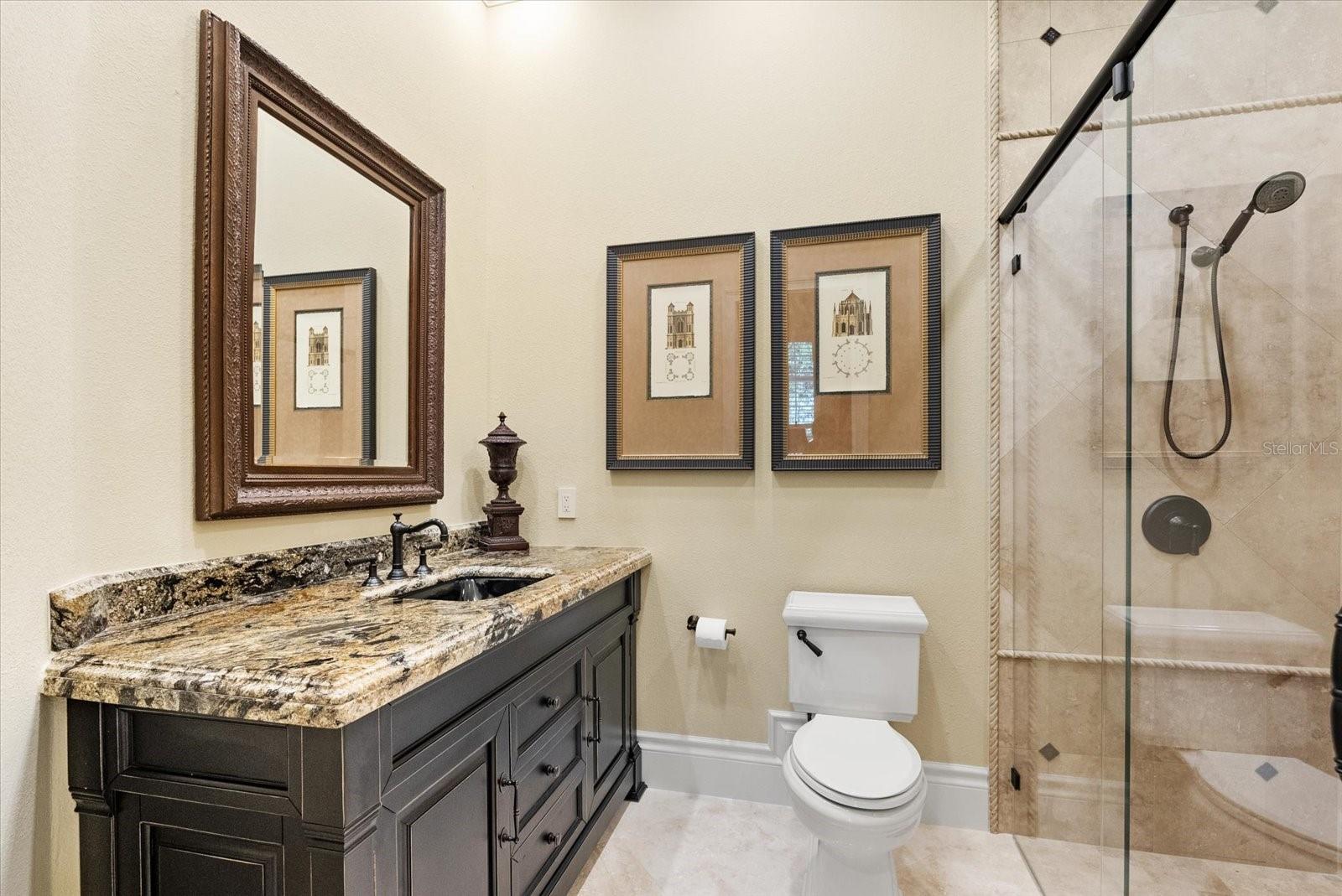 W7880161 Property Photo