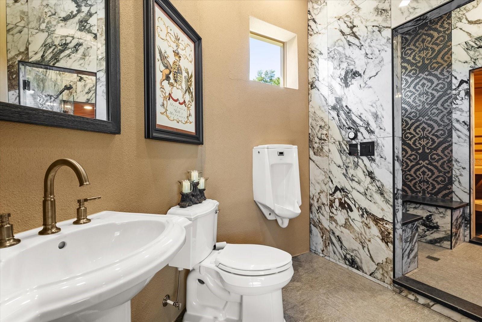 W7880161 Property Photo