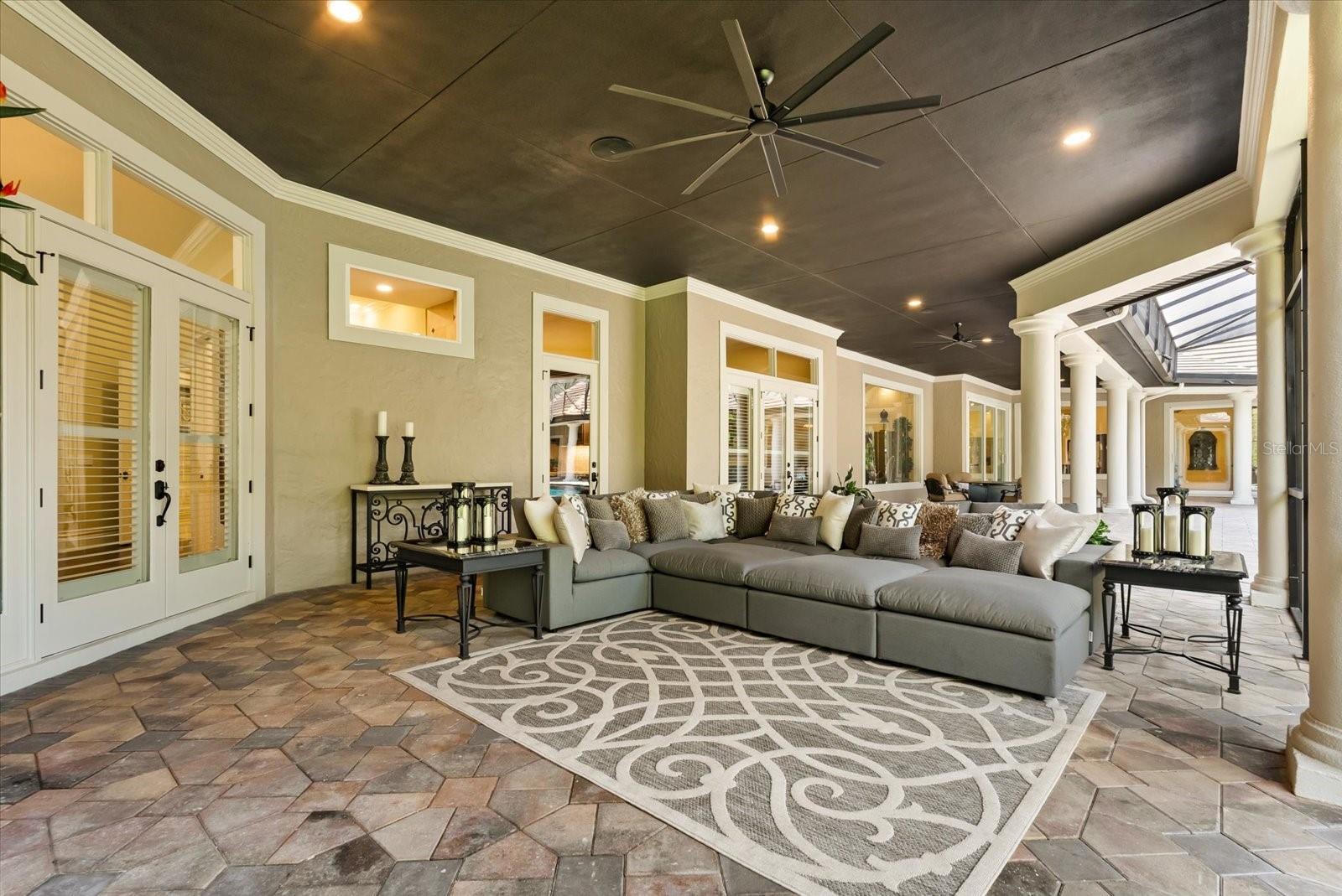 W7880161 Property Photo