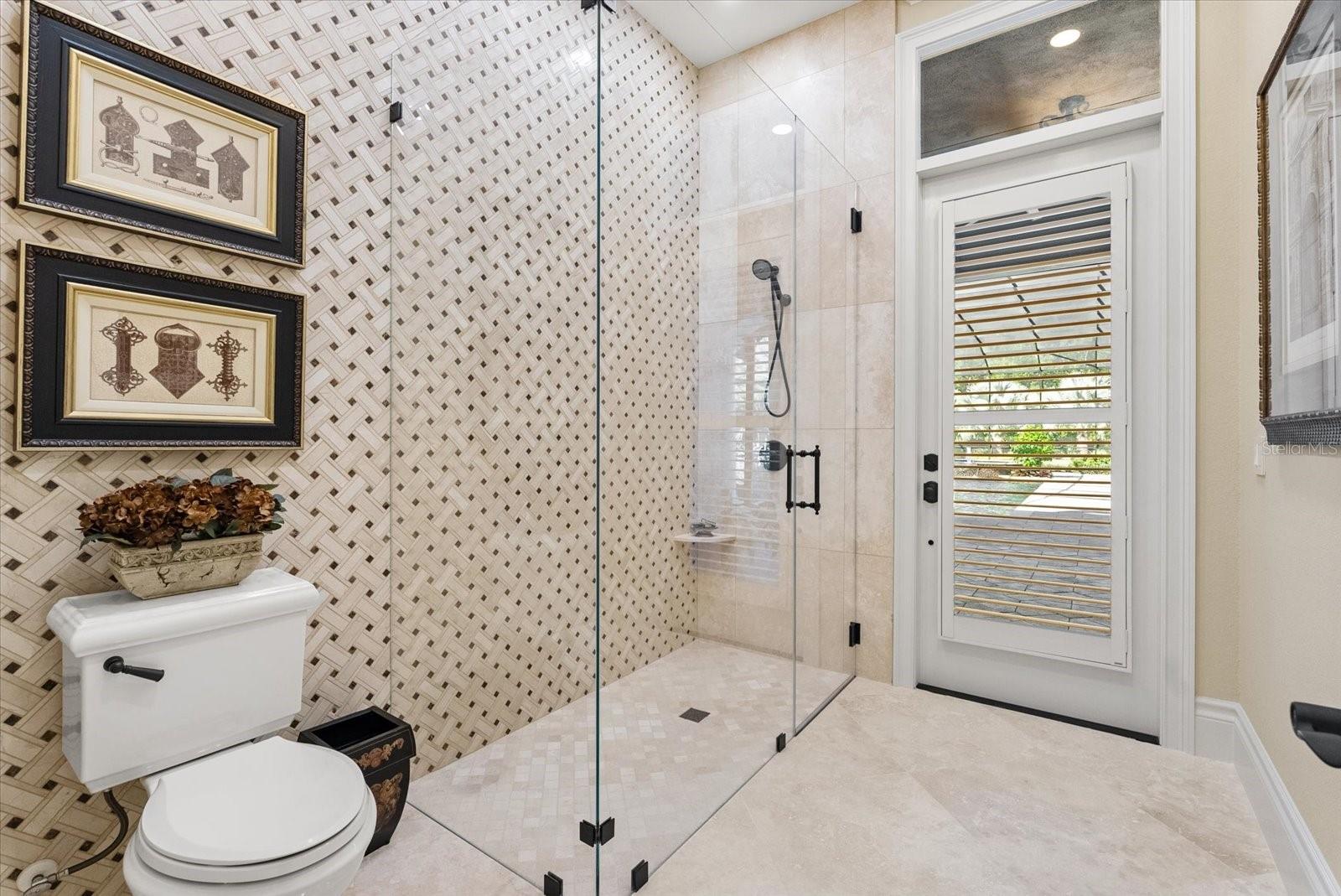 W7880161 Property Photo