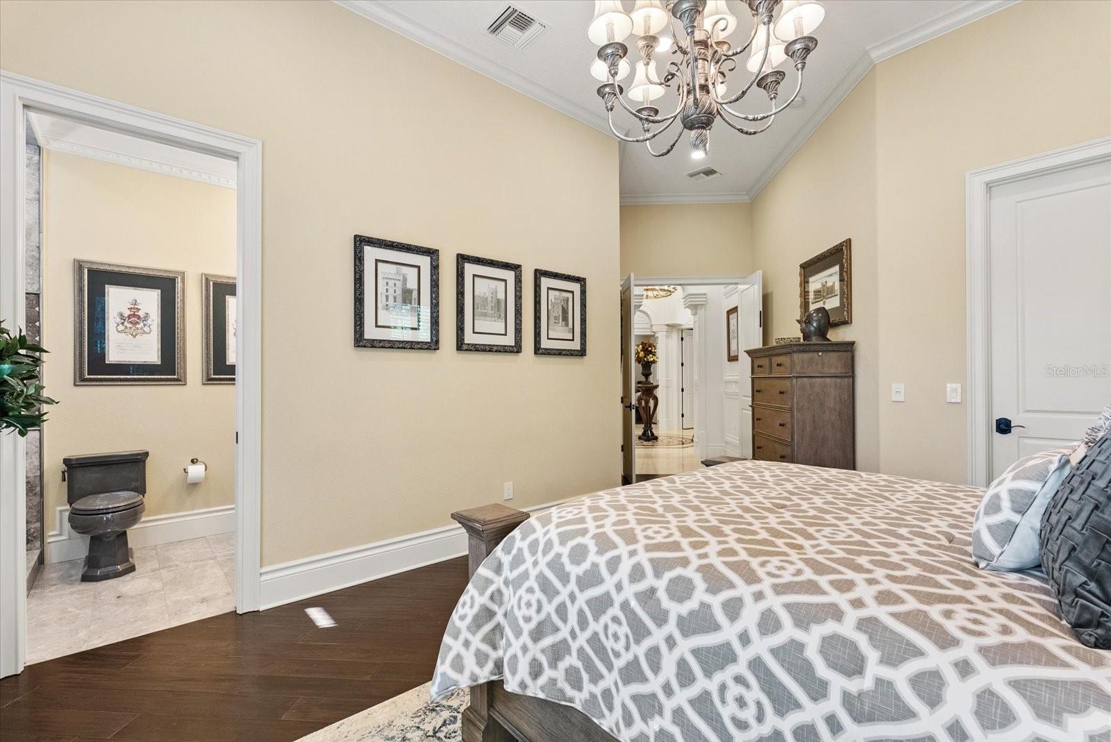 W7880161 Property Photo