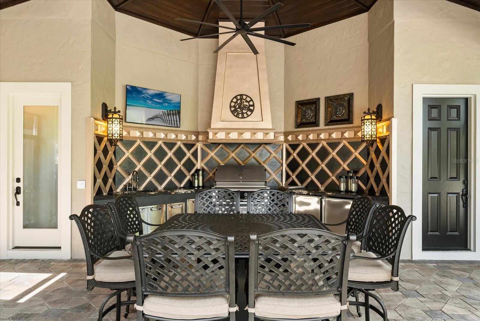 W7880161 Property Photo