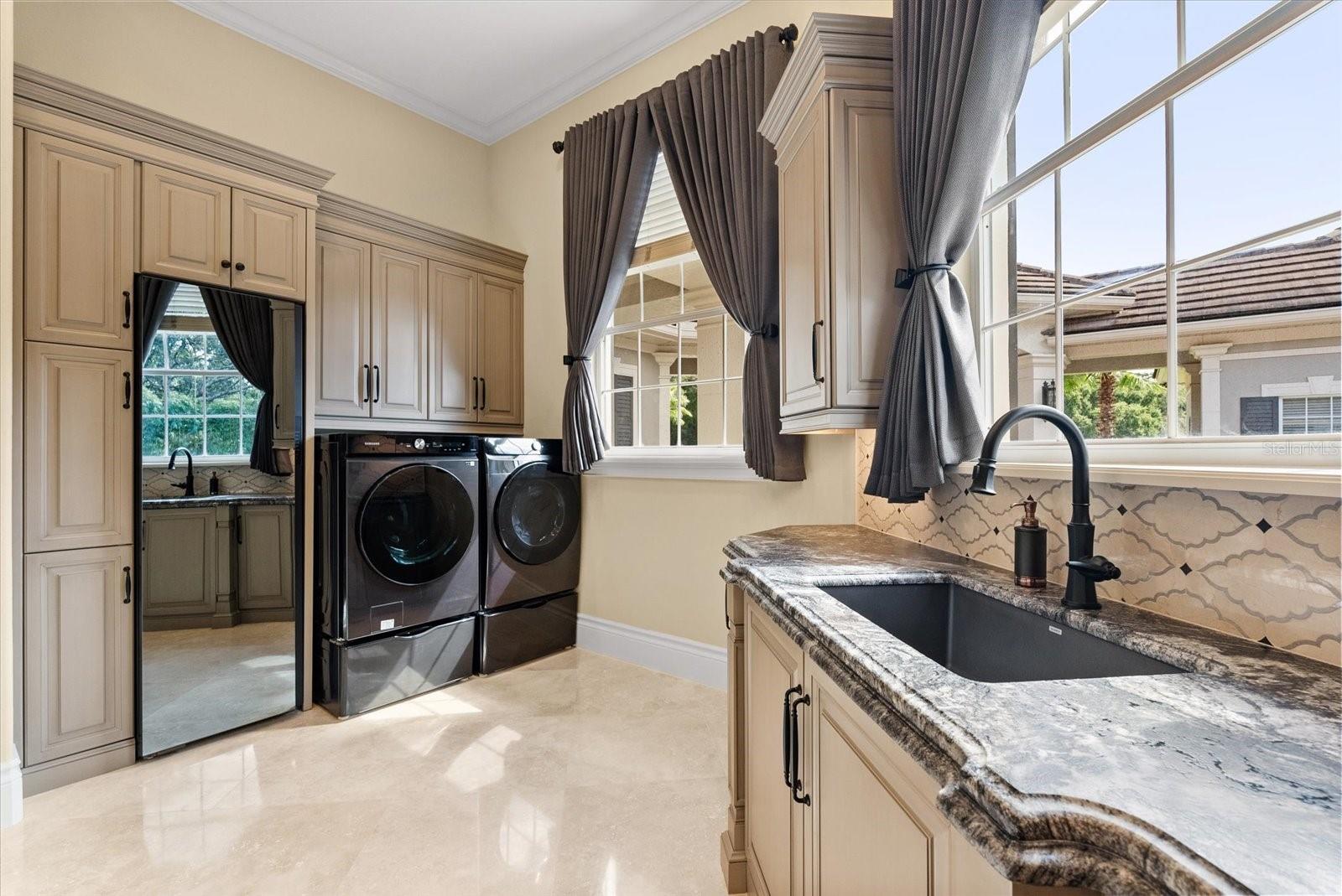 W7880161 Property Photo