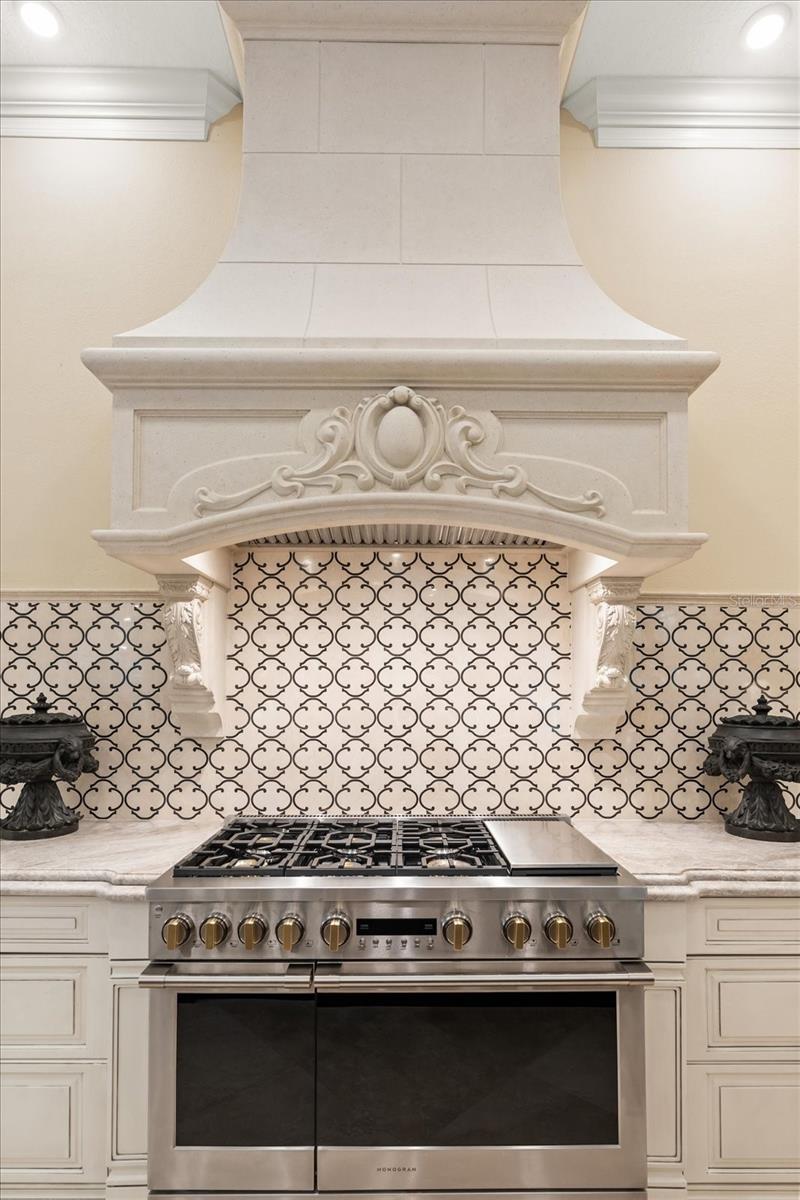 W7880161 Property Photo