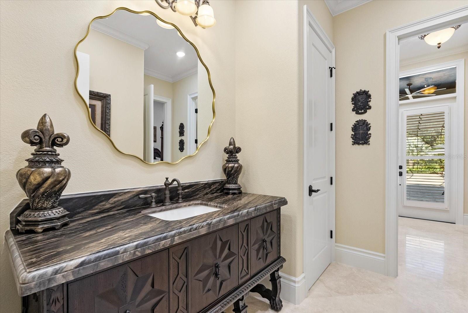 W7880161 Property Photo