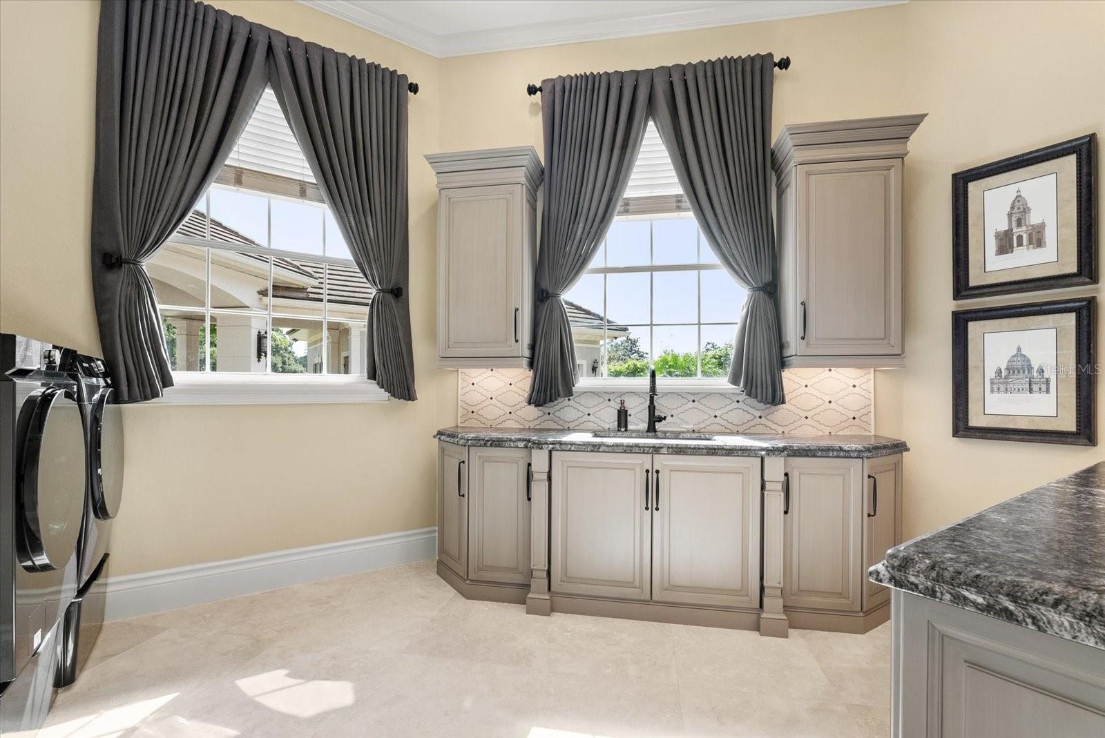 W7880161 Property Photo