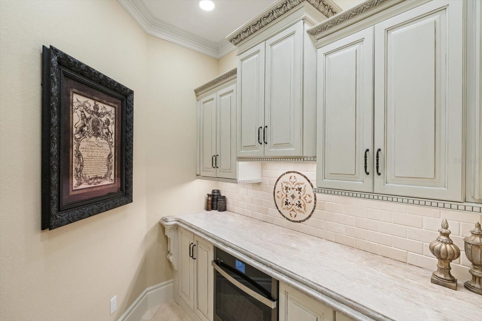 W7880161 Property Photo