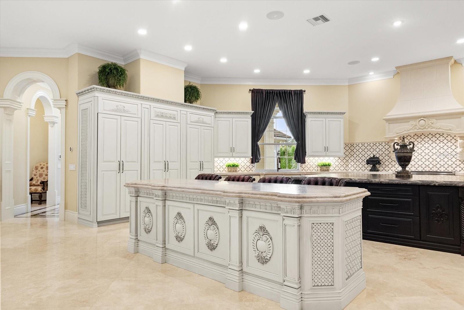 W7880161 Property Photo