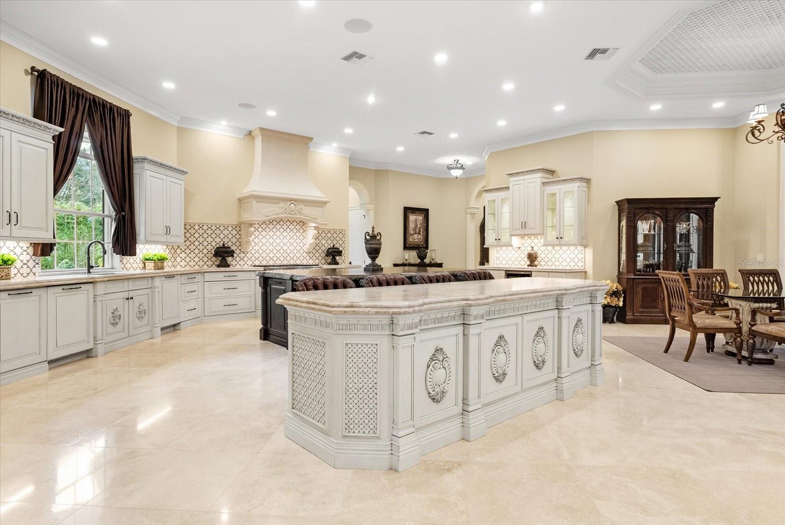 W7880161 Property Photo