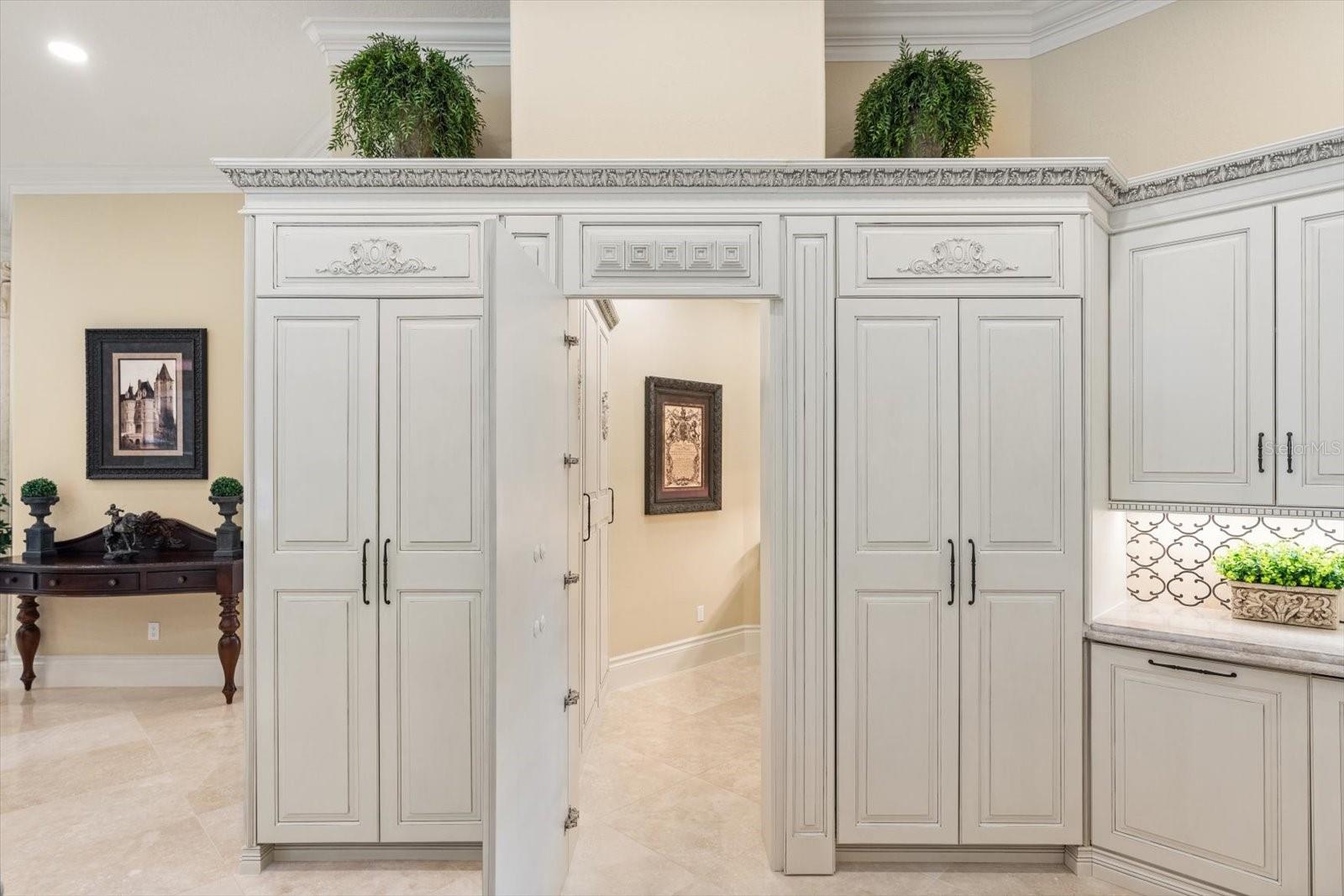 W7880161 Property Photo