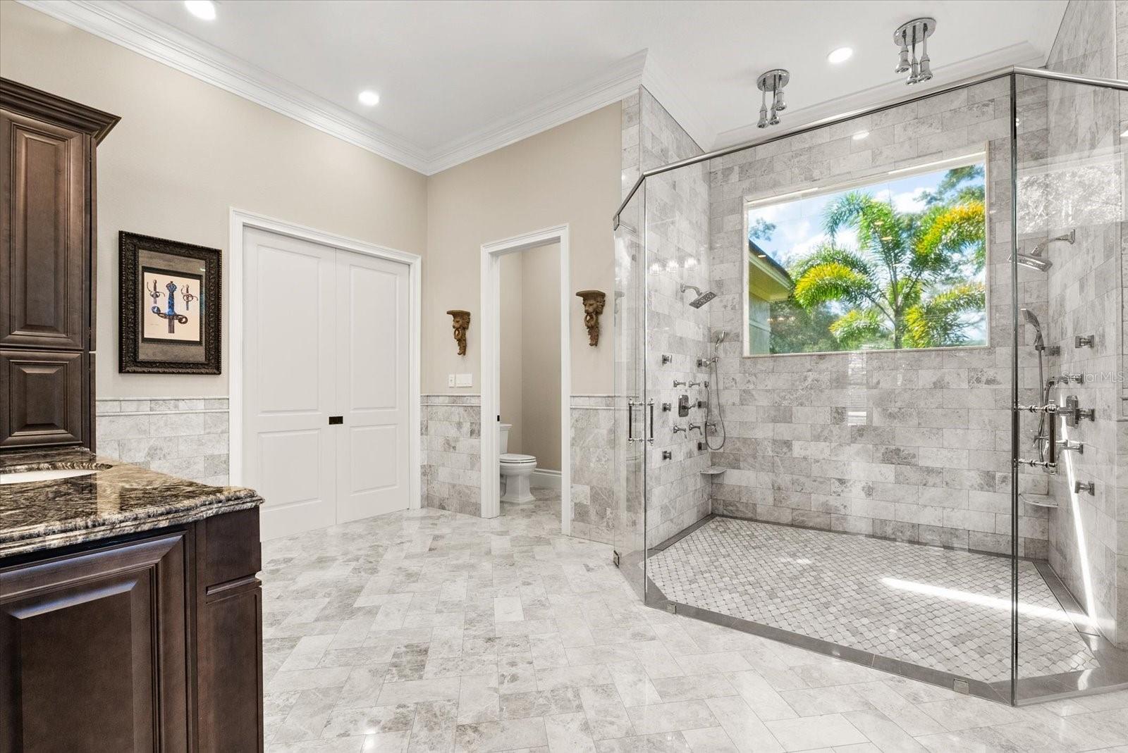 W7880161 Property Photo