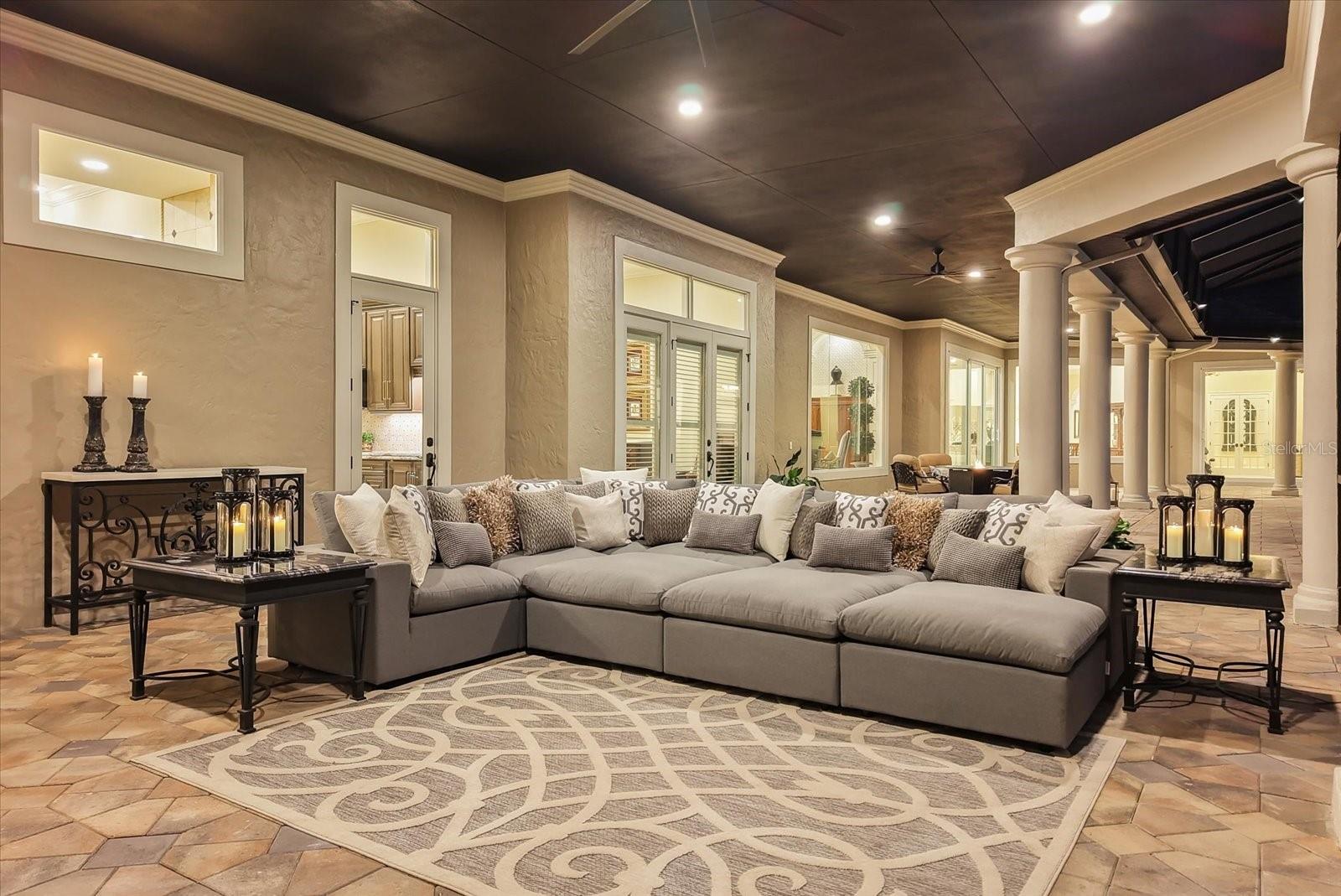 W7880161 Property Photo