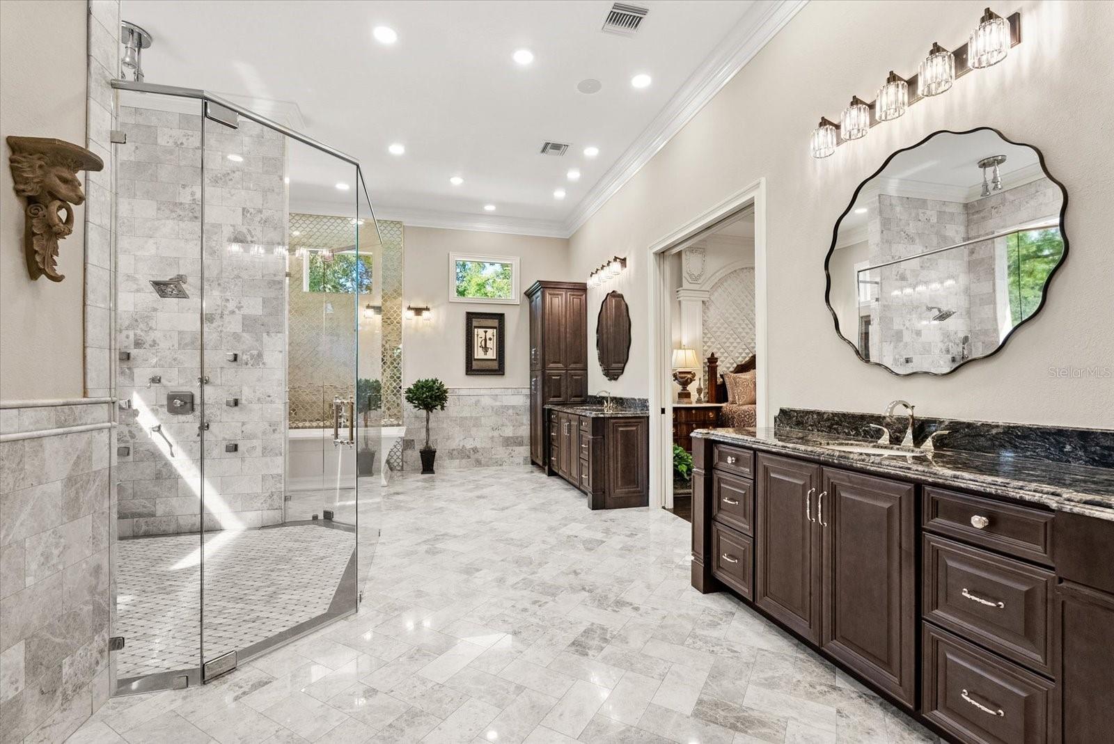 W7880161 Property Photo