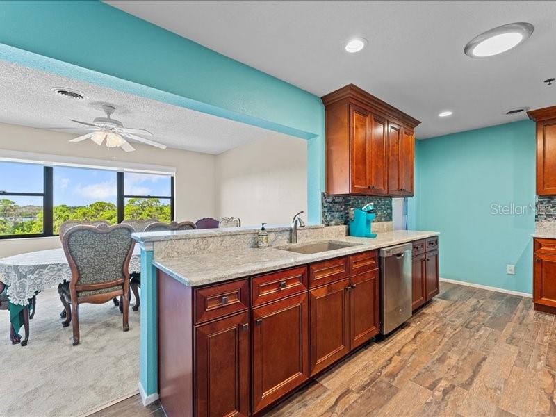 8186 TERRACE GARDEN DR N #401, ST PETERSBURG, FL, 33709