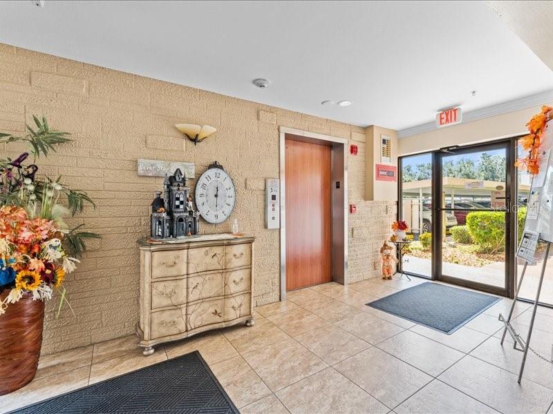 8186 TERRACE GARDEN DR N #401, ST PETERSBURG, FL, 33709