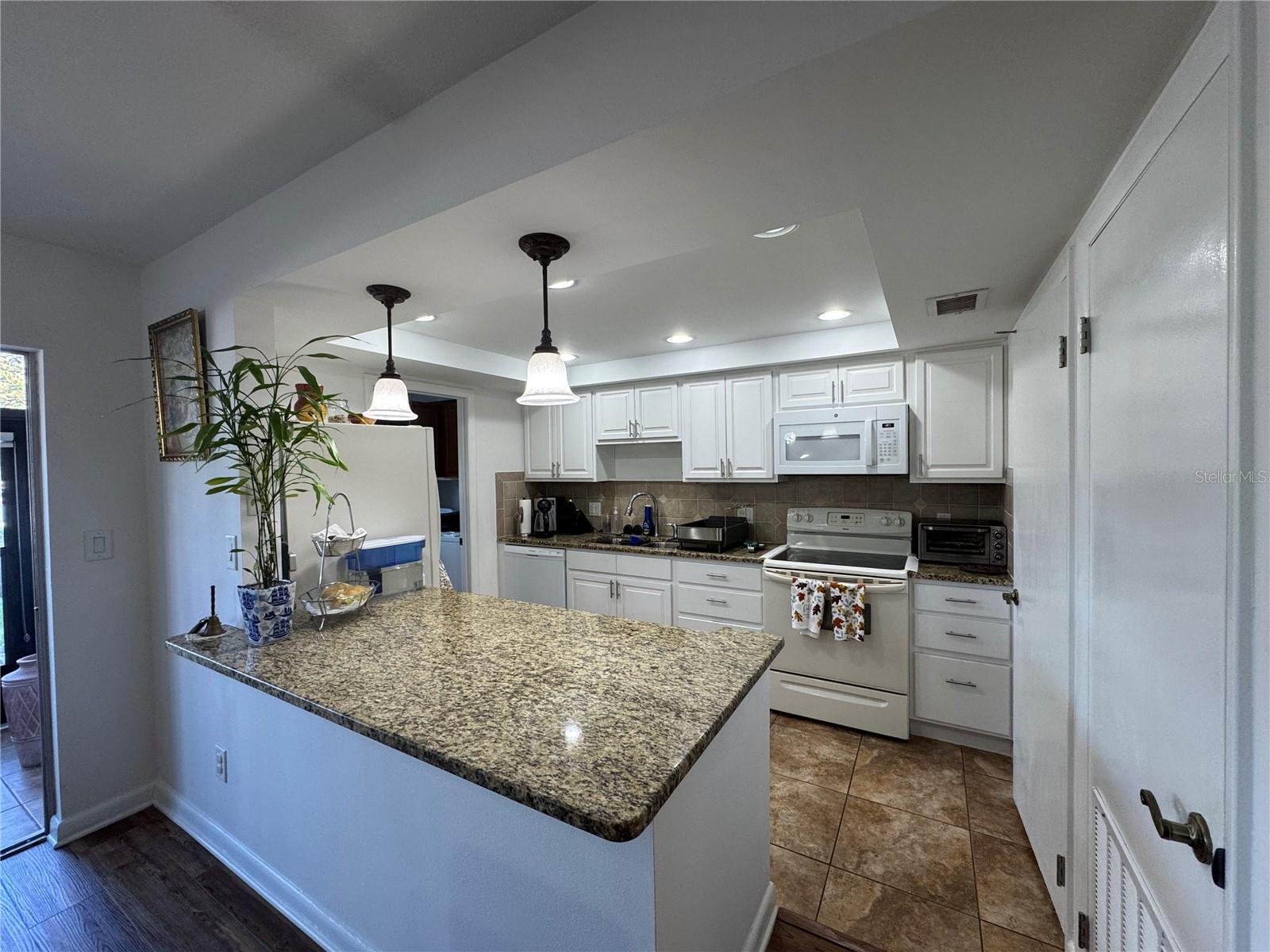 1130 N LAKE PARKER AVE #B111, LAKELAND, FL, 33805