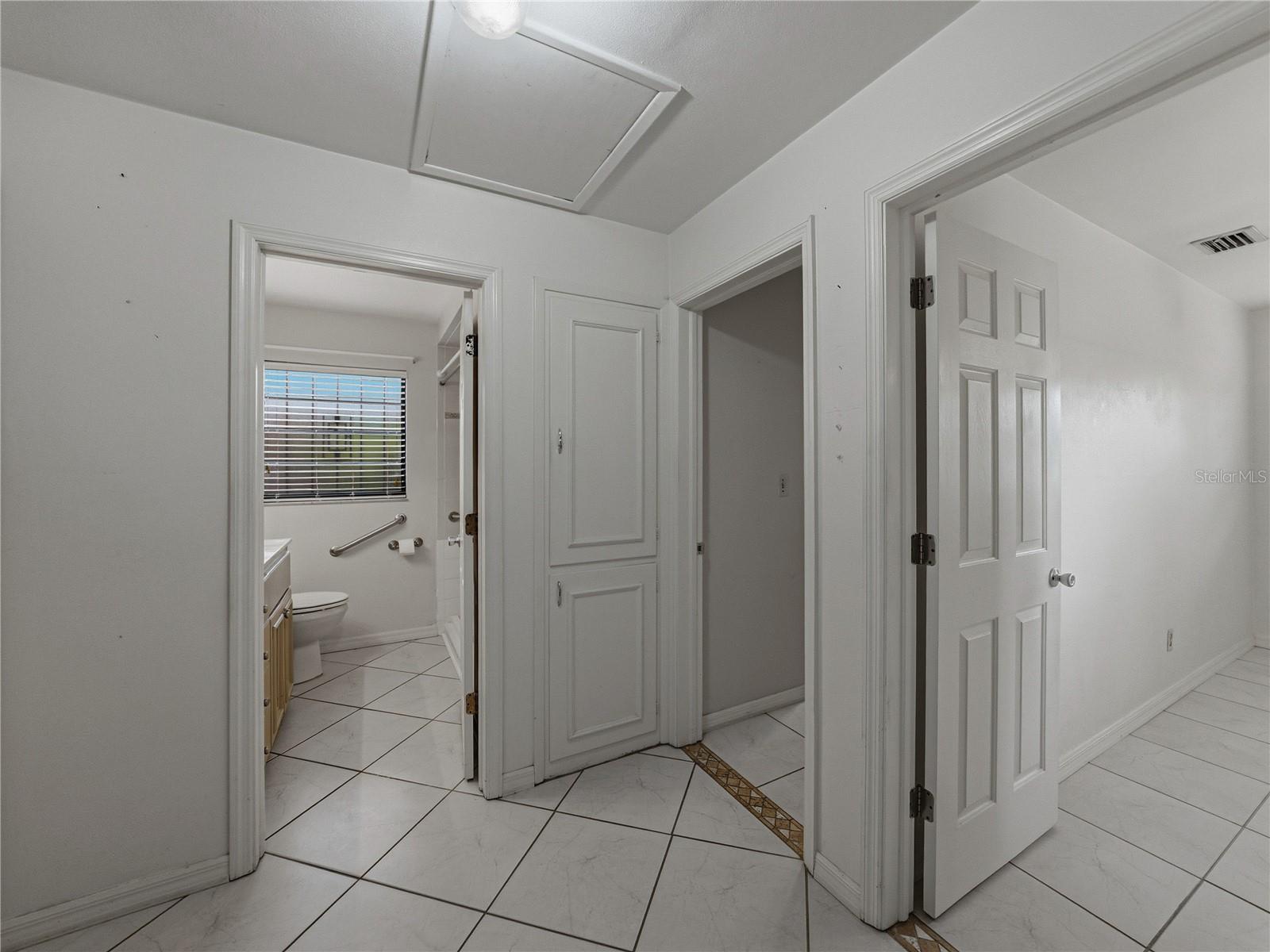 2702 AUBURN AVE W, TAMPA, FL, 33614