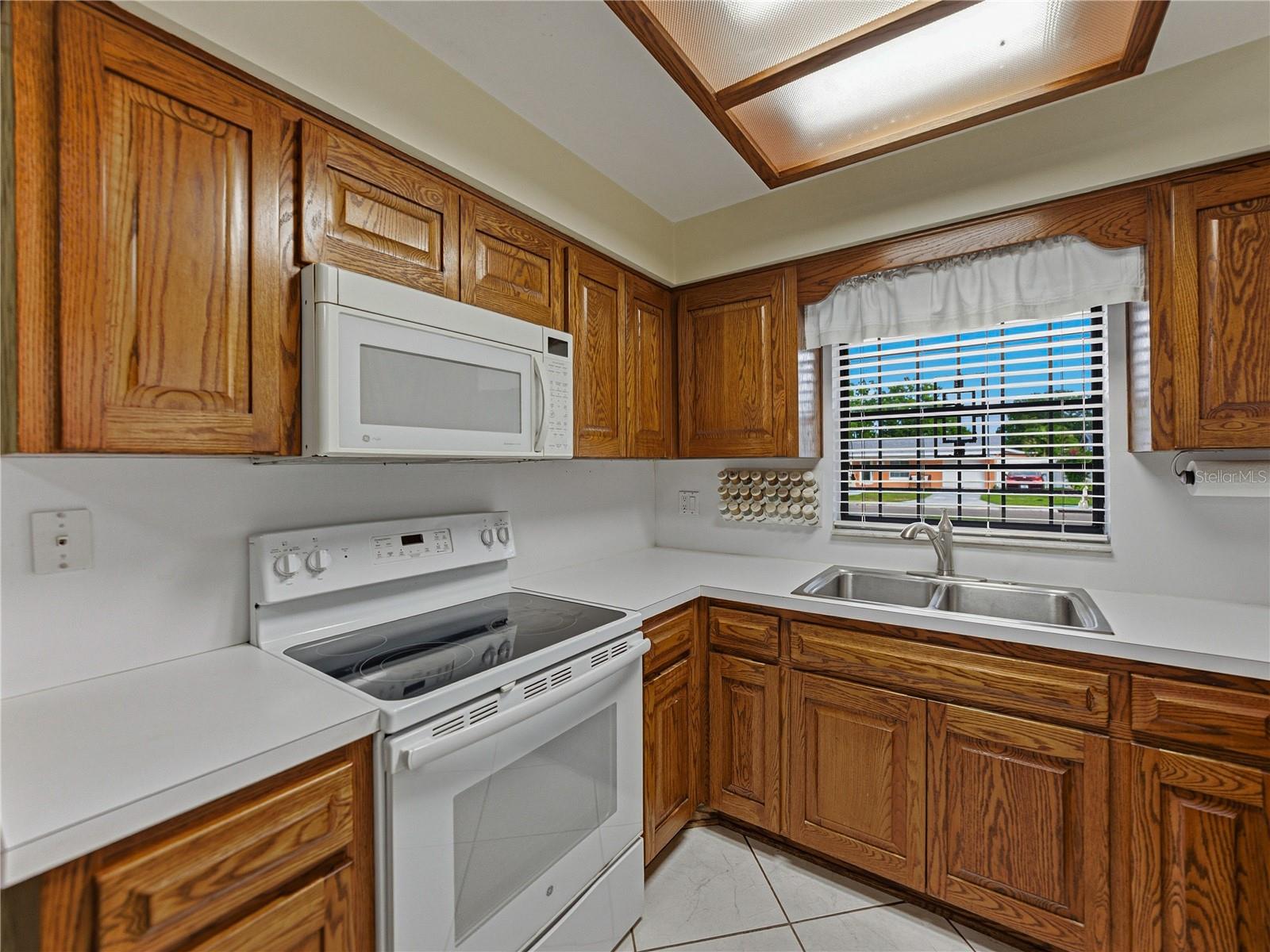 2702 AUBURN AVE W, TAMPA, FL, 33614