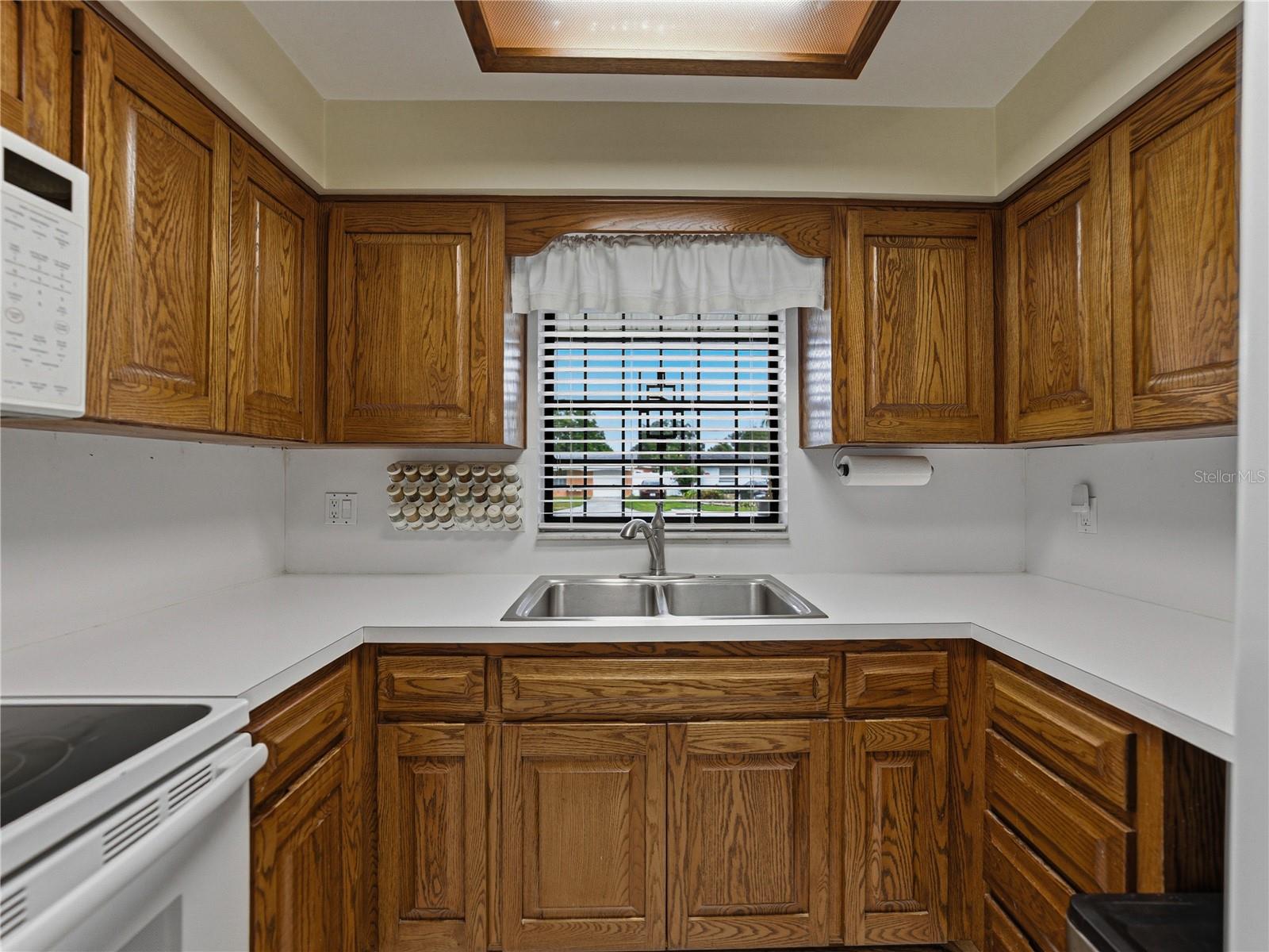 2702 AUBURN AVE W, TAMPA, FL, 33614