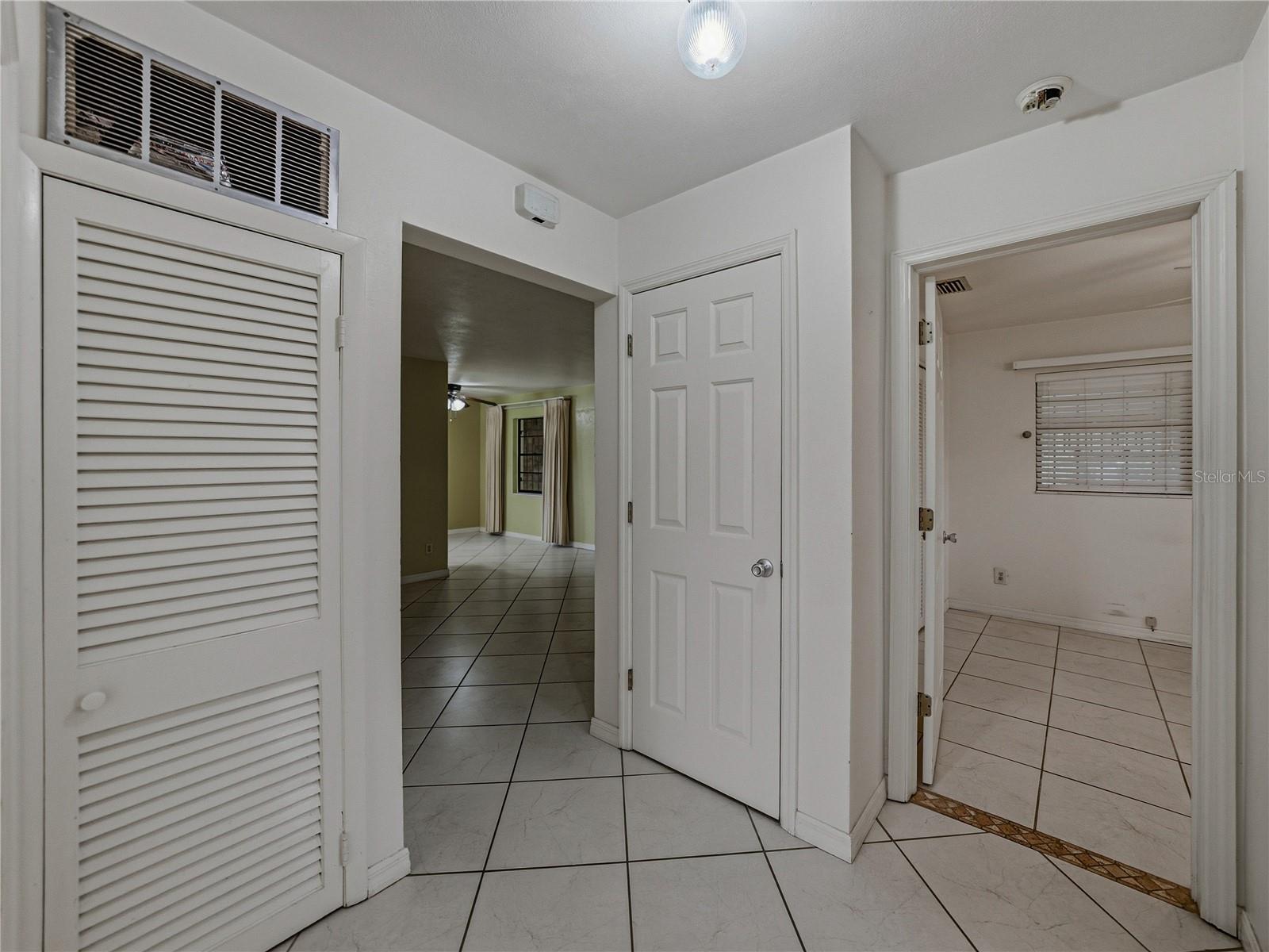 2702 AUBURN AVE W, TAMPA, FL, 33614