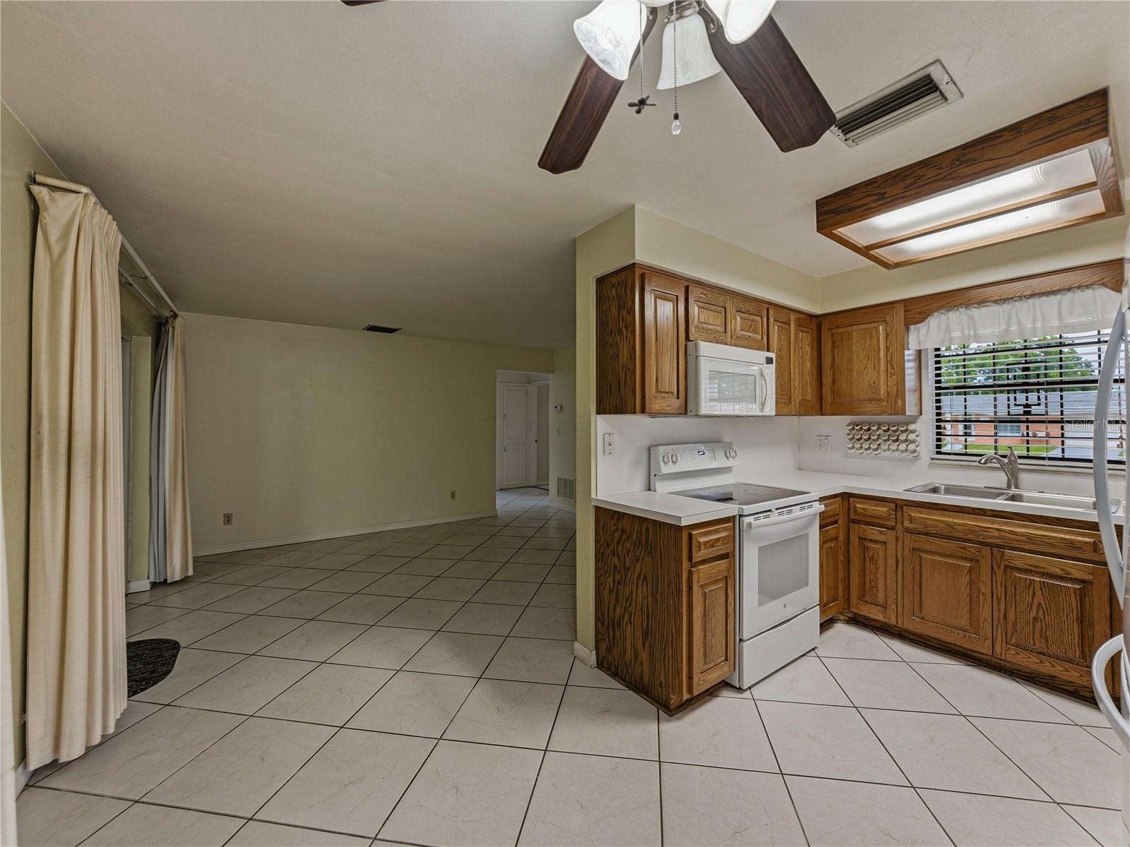 2702 AUBURN AVE W, TAMPA, FL, 33614