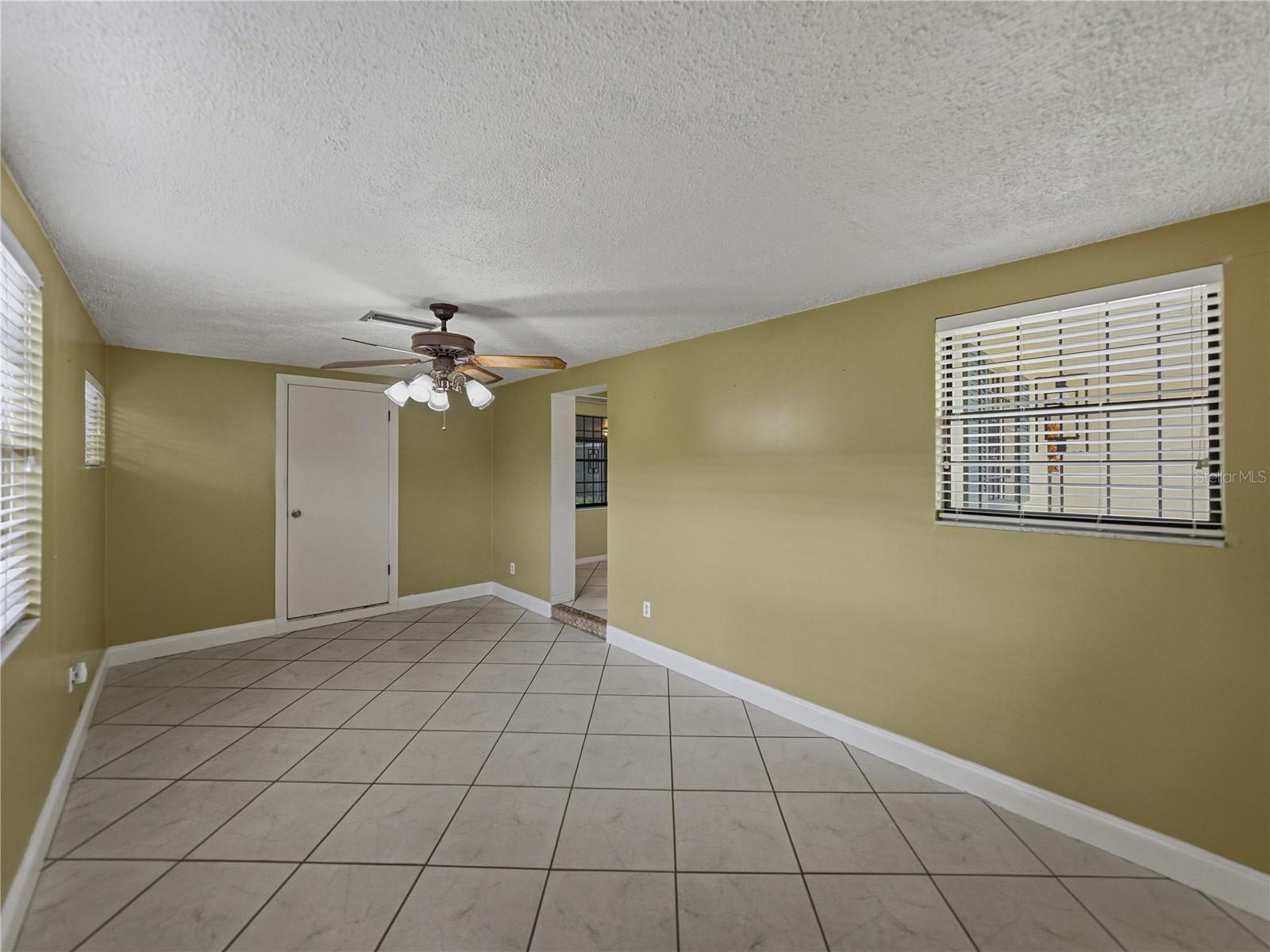 2702 AUBURN AVE W, TAMPA, FL, 33614