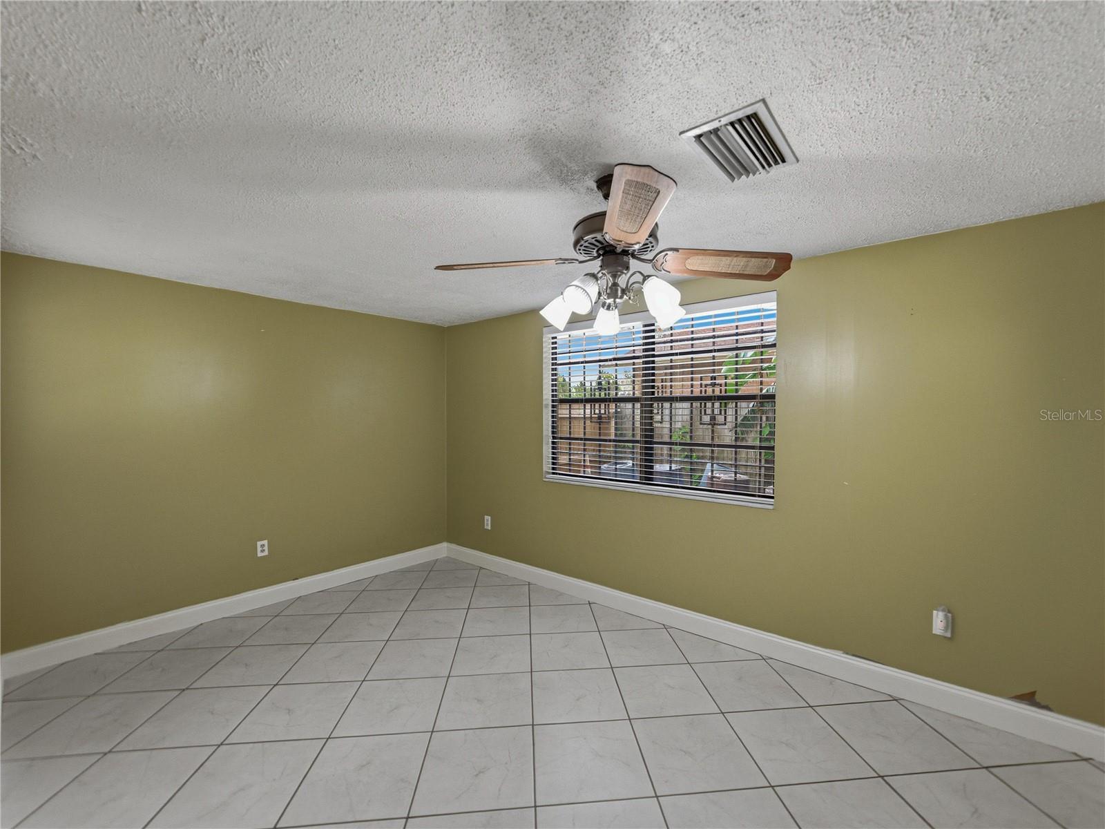 2702 AUBURN AVE W, TAMPA, FL, 33614