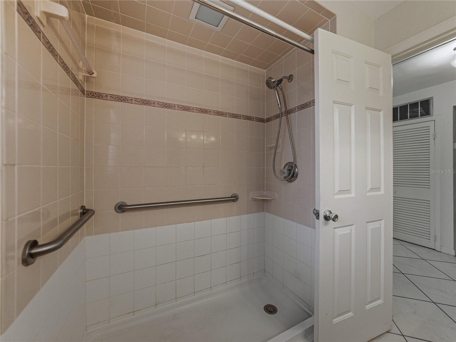 2702 AUBURN AVE W, TAMPA, FL, 33614