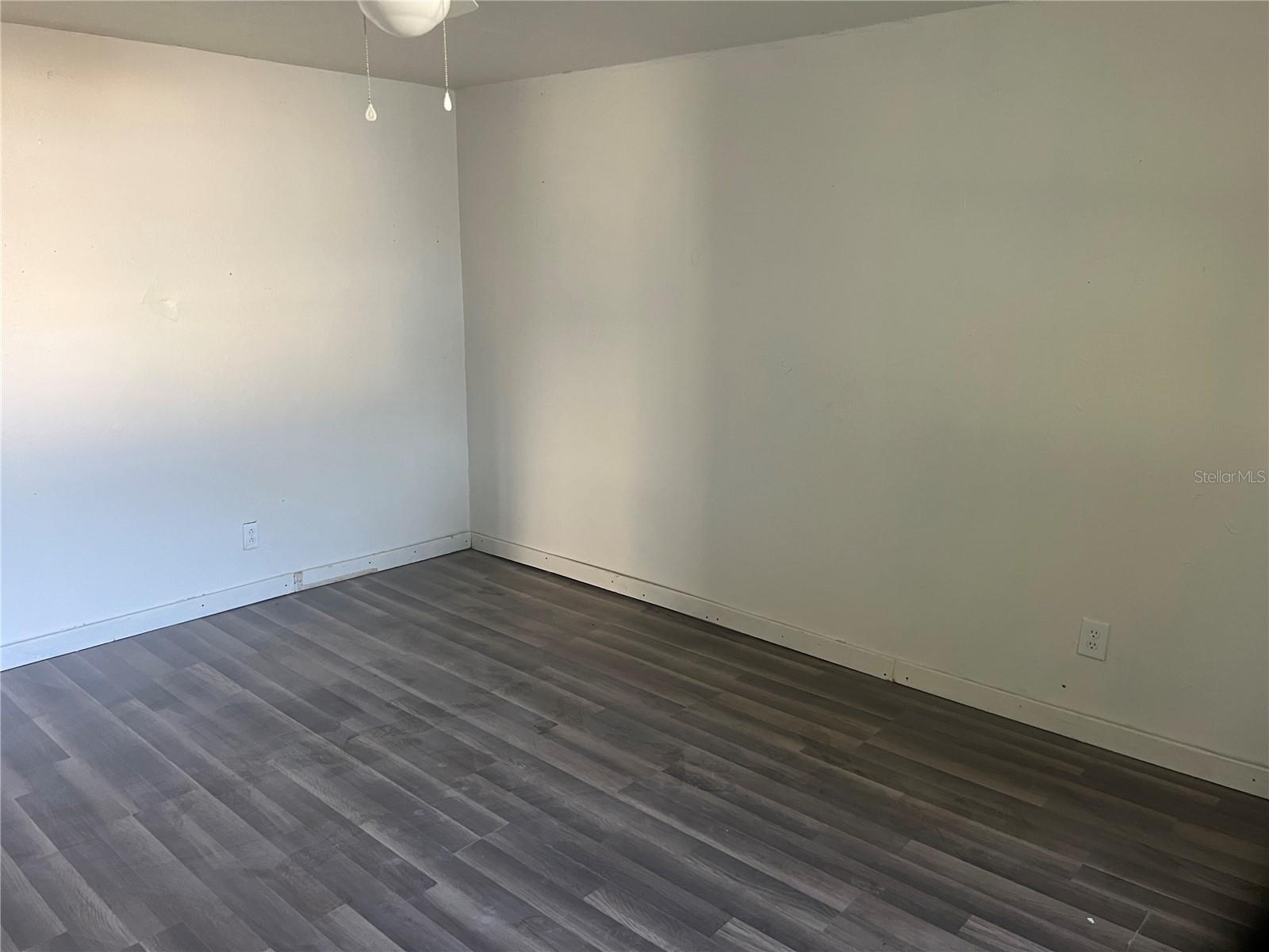 P4936823 Property Photo