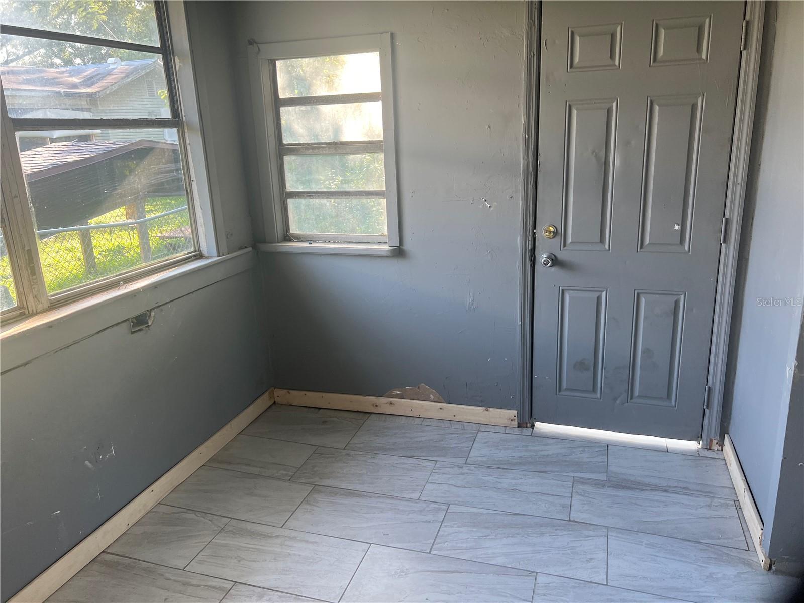 P4936823 Property Photo