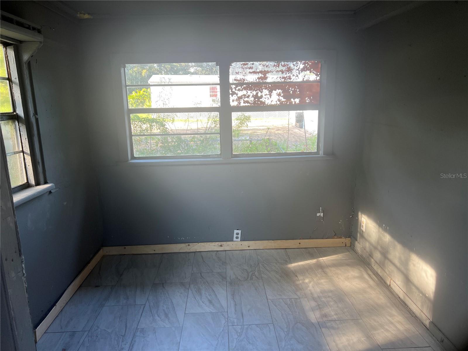 P4936823 Property Photo