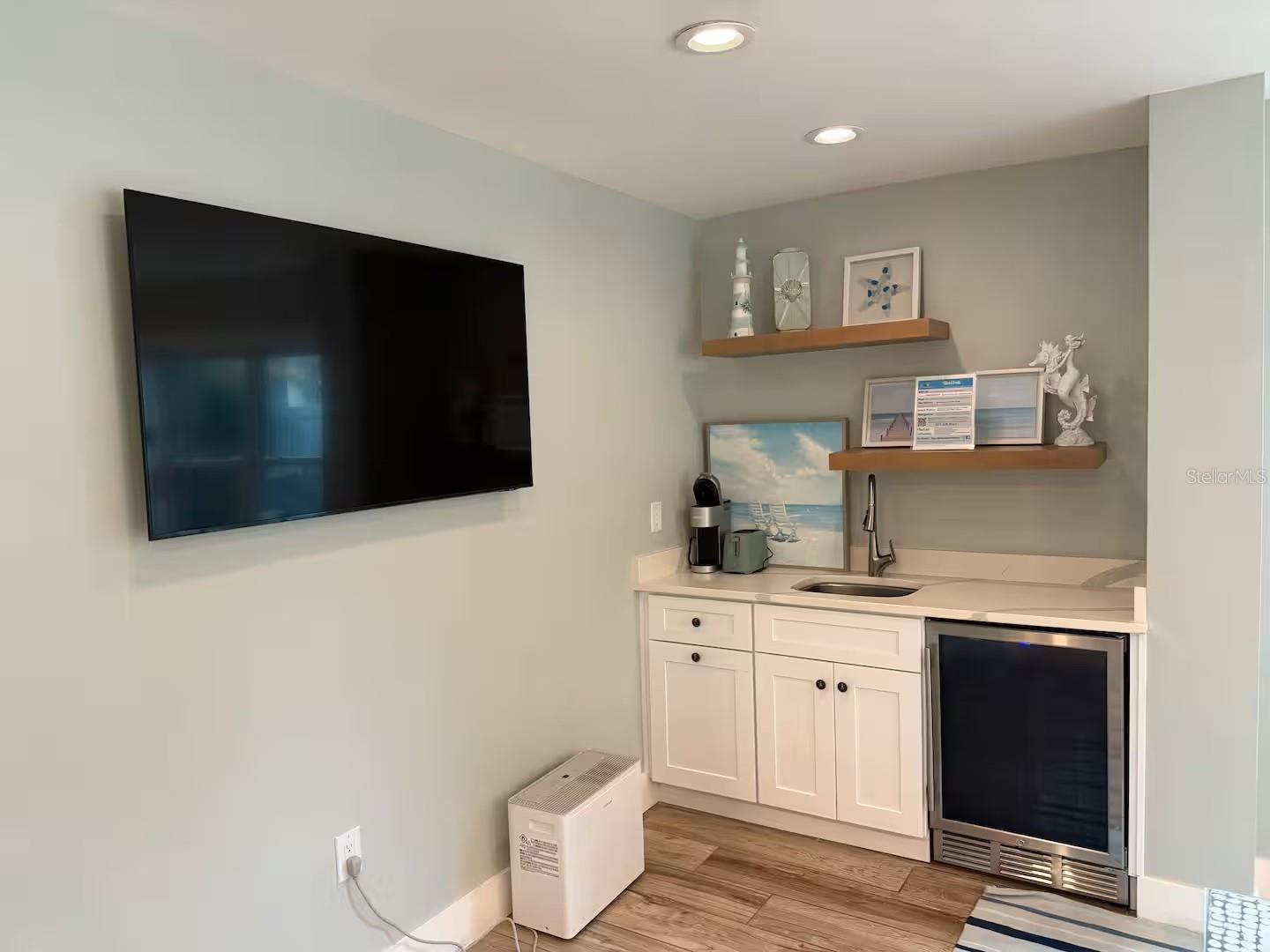 111 CEDAR AVE, ANNA MARIA, FL, 34216