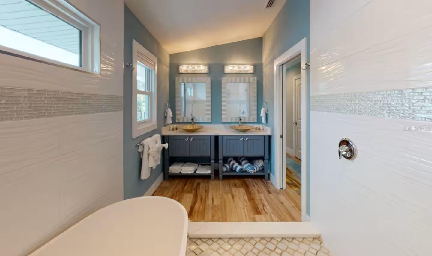 111 CEDAR AVE, ANNA MARIA, FL, 34216