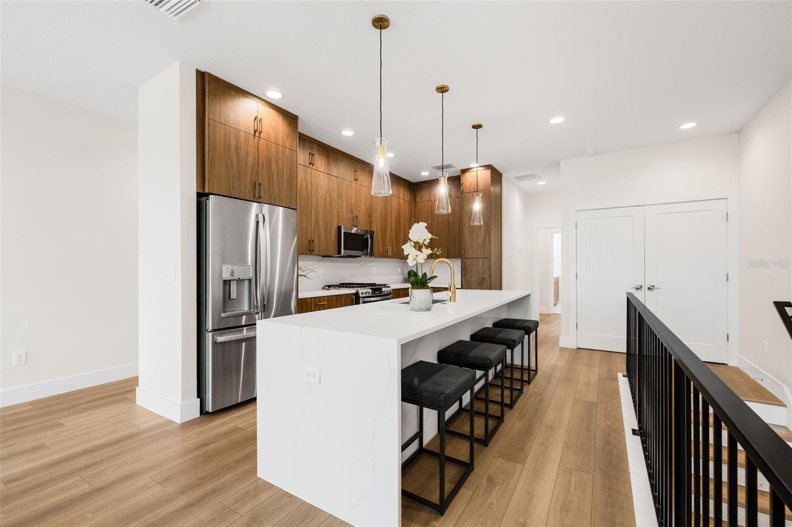 490 87TH AVENUE NORTH, ST PETERSBURG, FL, 33702