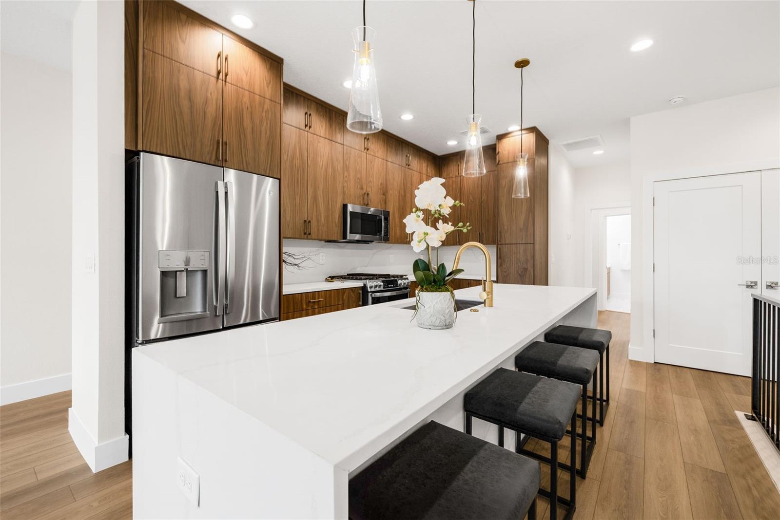 490 87TH AVENUE NORTH, ST PETERSBURG, FL, 33702